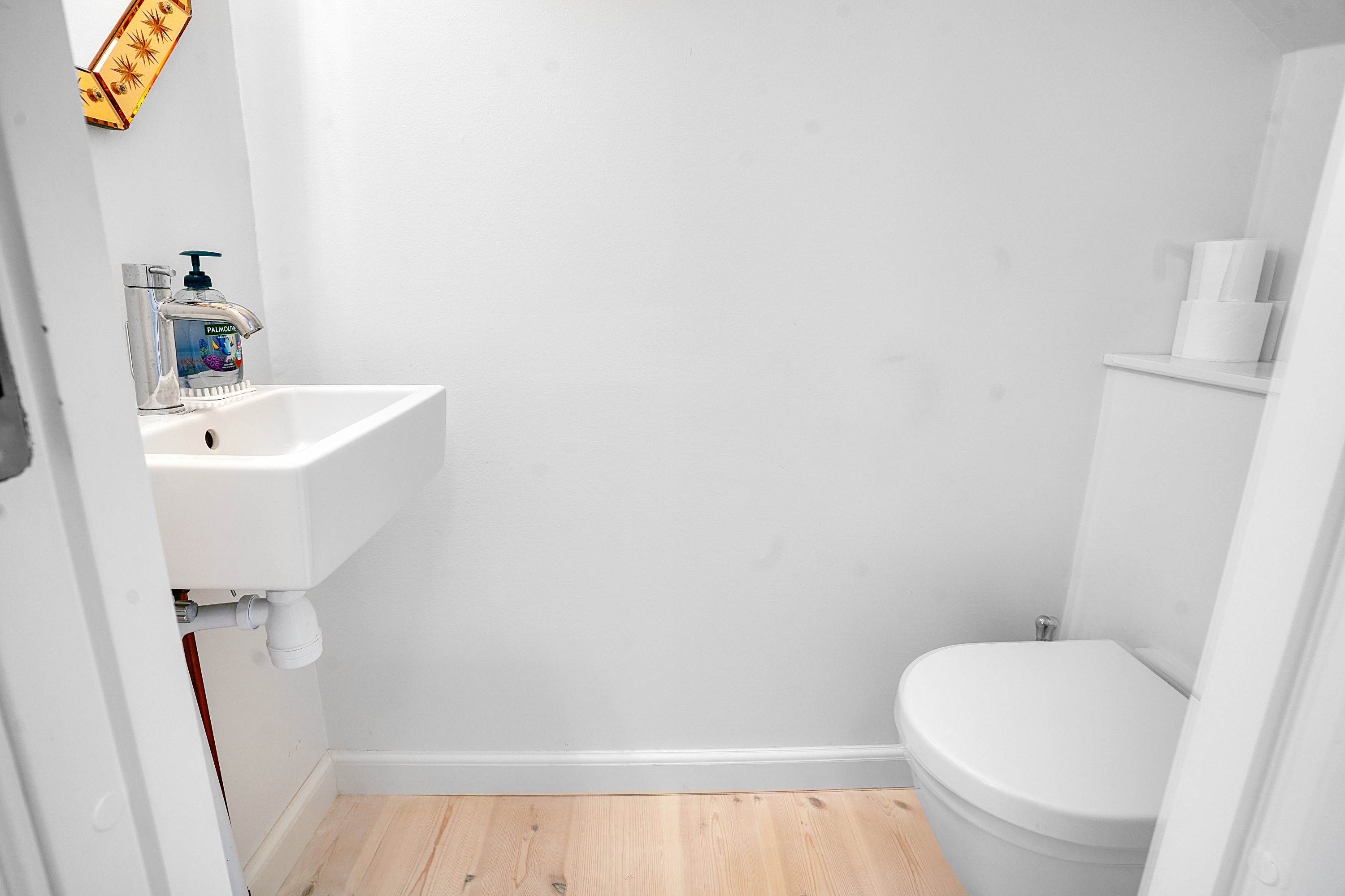 Fremhævet wc billede i fuldskærmstilstand. Billede af Kildedalen 2, 3100 Hornbæk