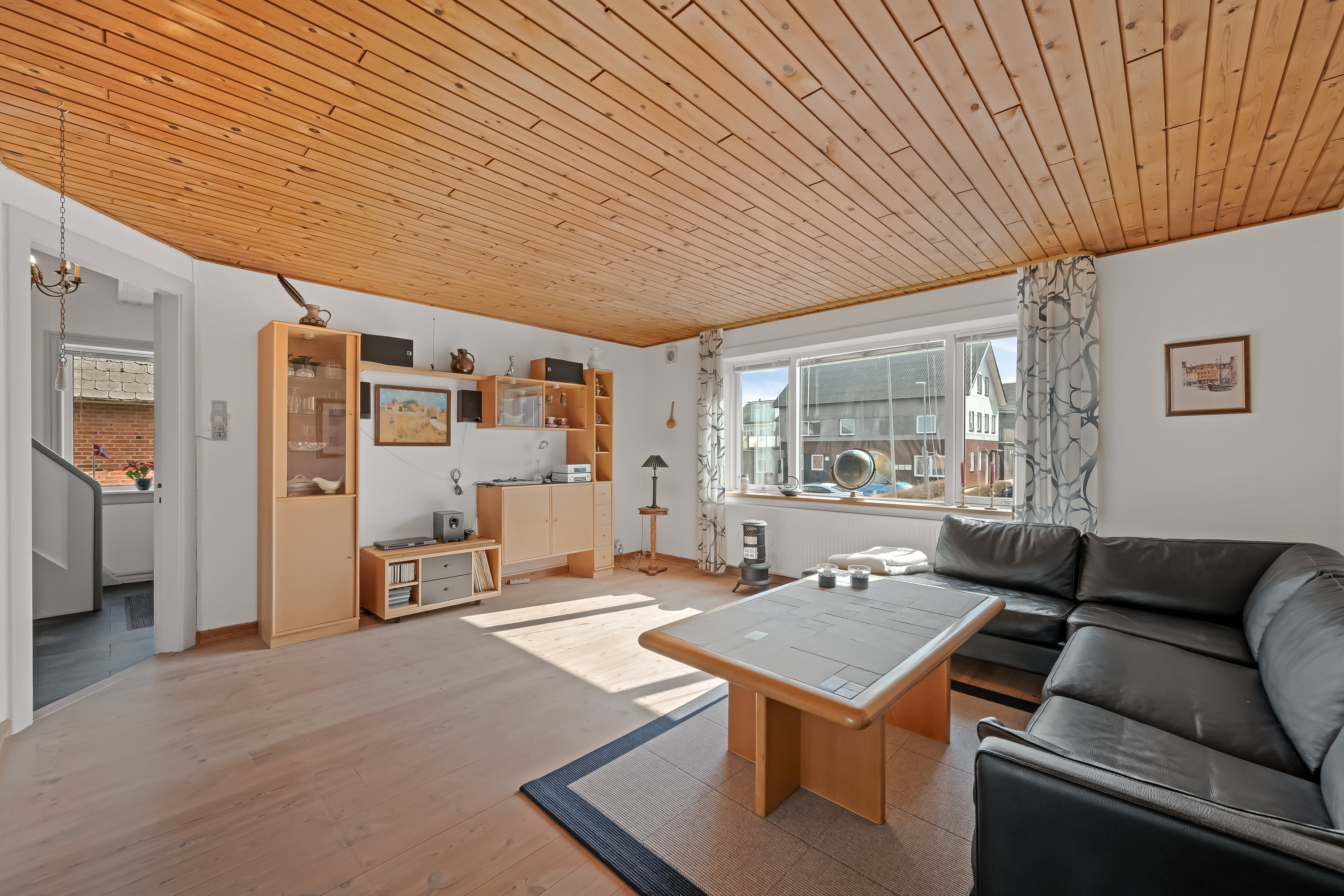 Fremhævet stue billede i fuldskærmstilstand. Billede af Westergaardsvej 5, 6920 Videbæk