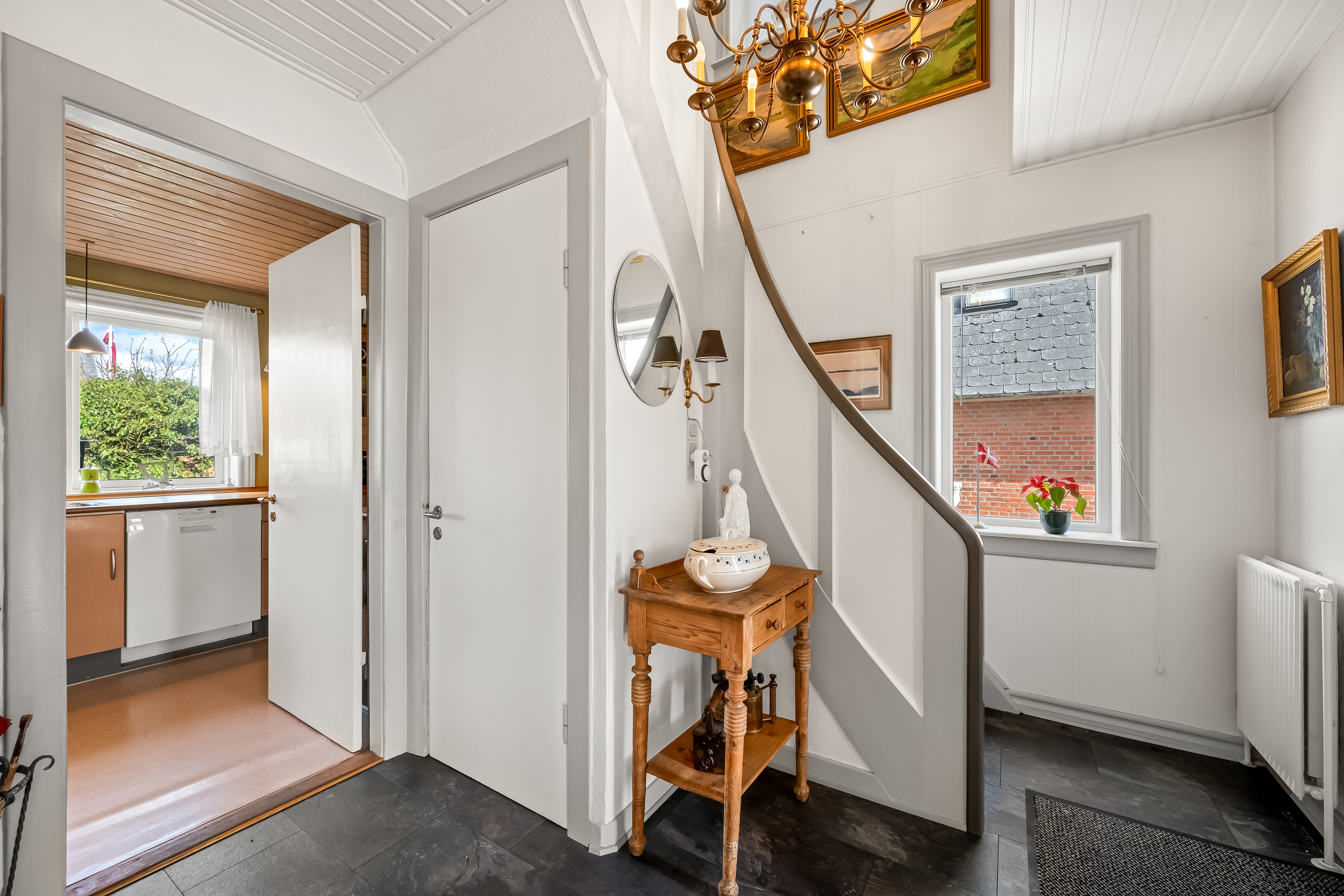 Fremhævet hall billede i fuldskærmstilstand. Billede af Westergaardsvej 5, 6920 Videbæk