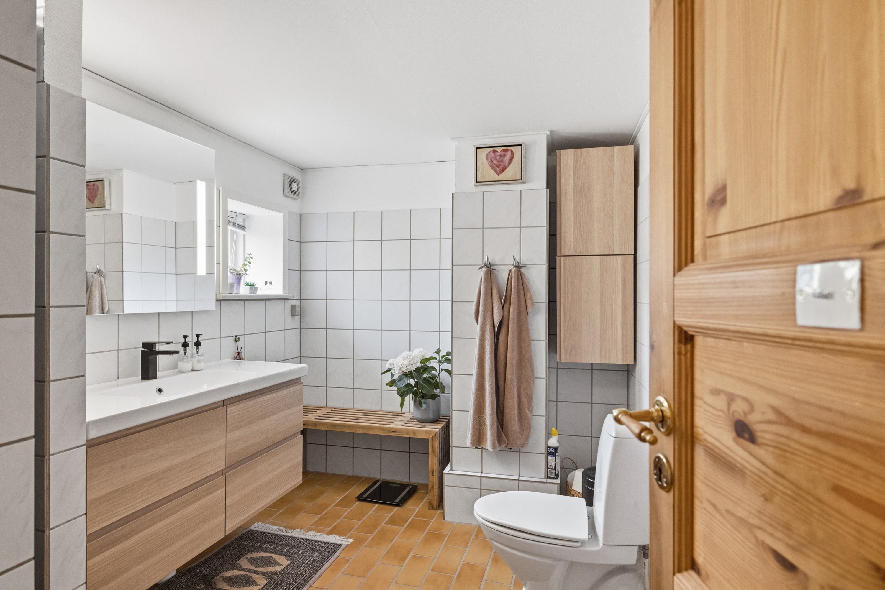 Fremhævet badeværelse billede i fuldskærmstilstand. Billede af Balskildevej 10, Ballen, 8355 Solbjerg