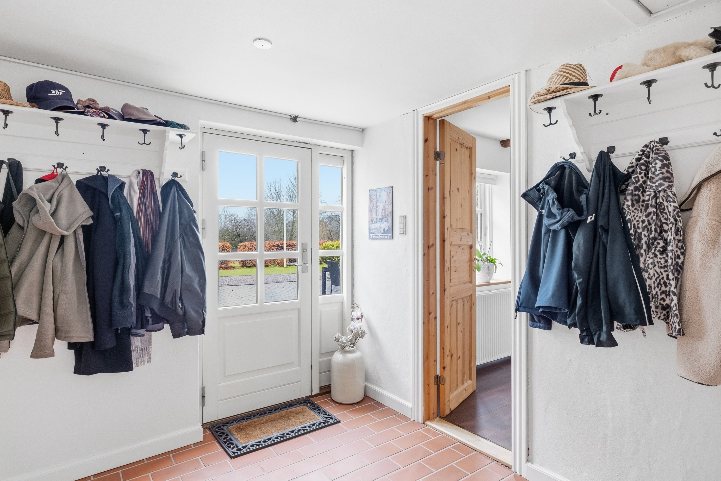 Fremhævet entré billede i fuldskærmstilstand. Billede af Balskildevej 10, Ballen, 8355 Solbjerg