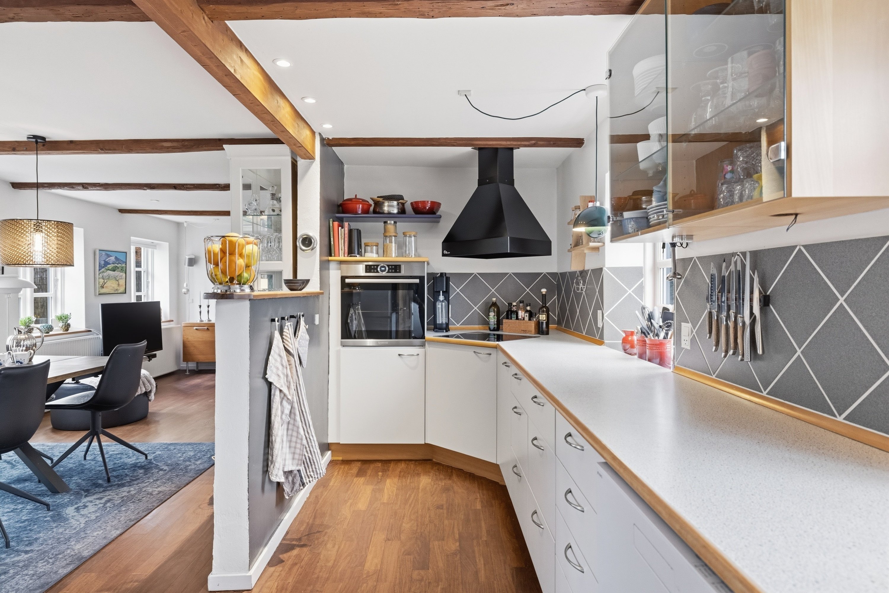 Fremhævet køkken billede i fuldskærmstilstand. Billede af Balskildevej 10, Ballen, 8355 Solbjerg