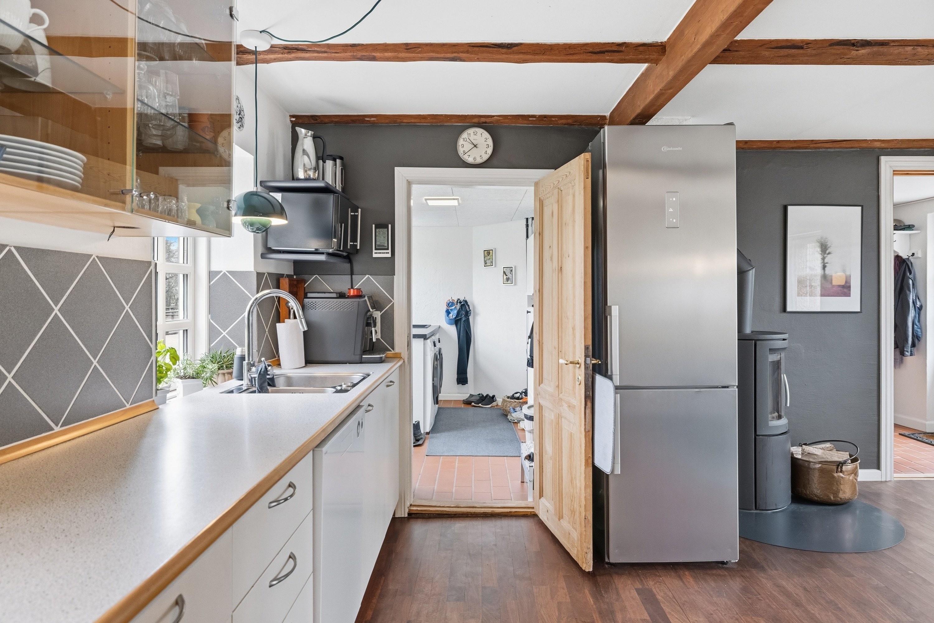 Fremhævet køkken billede i fuldskærmstilstand. Billede af Balskildevej 10, Ballen, 8355 Solbjerg