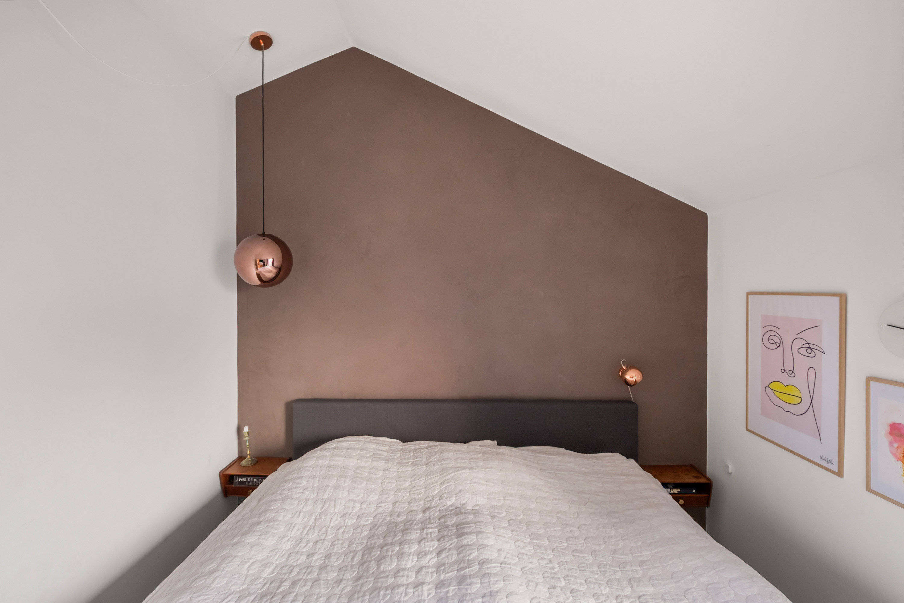 Fremhævet soveværelse billede i fuldskærmstilstand. Billede af Helgas Høj 23, 2950 Vedbæk