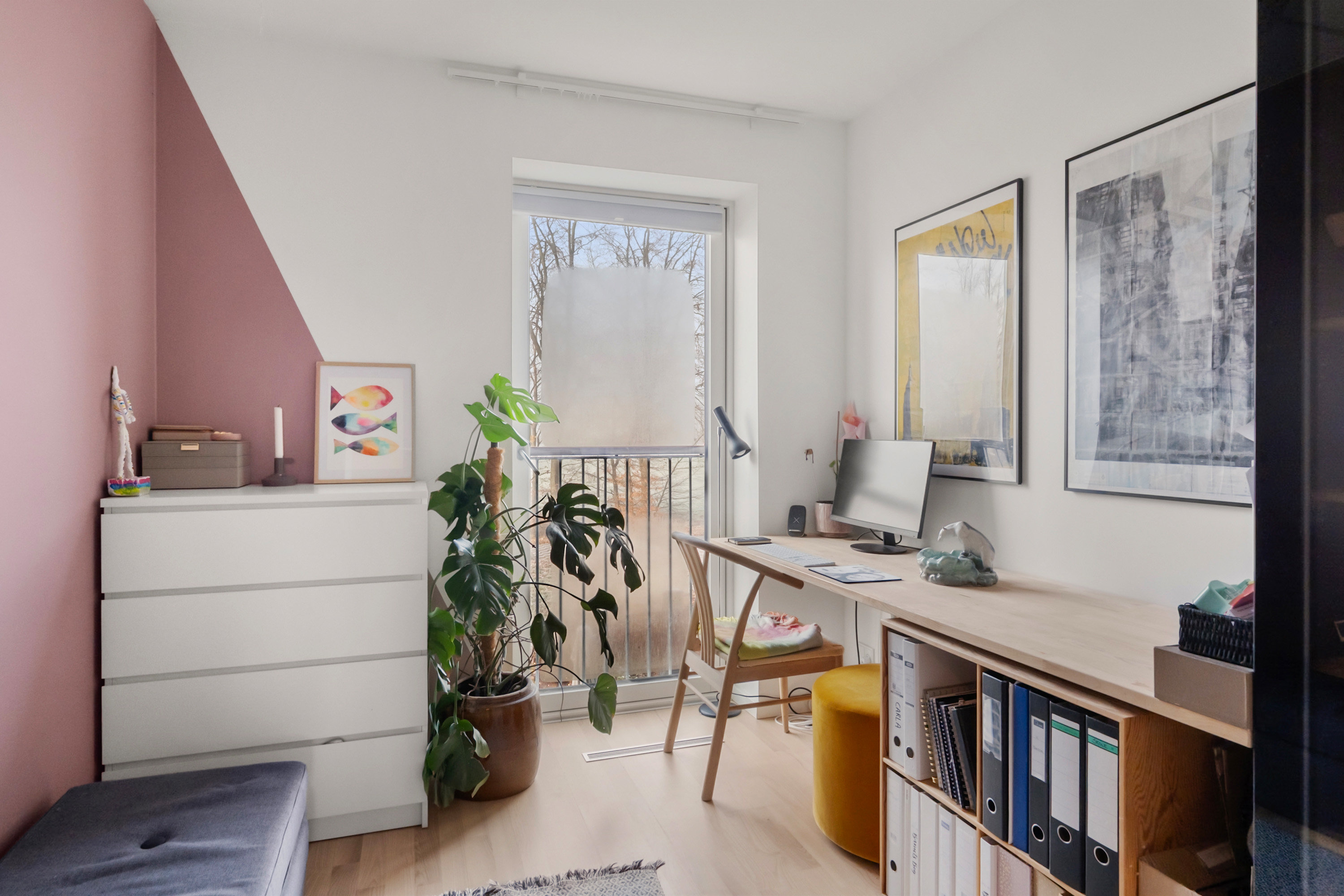 Fremhævet kontor billede i fuldskærmstilstand. Billede af Helgas Høj 23, 2950 Vedbæk