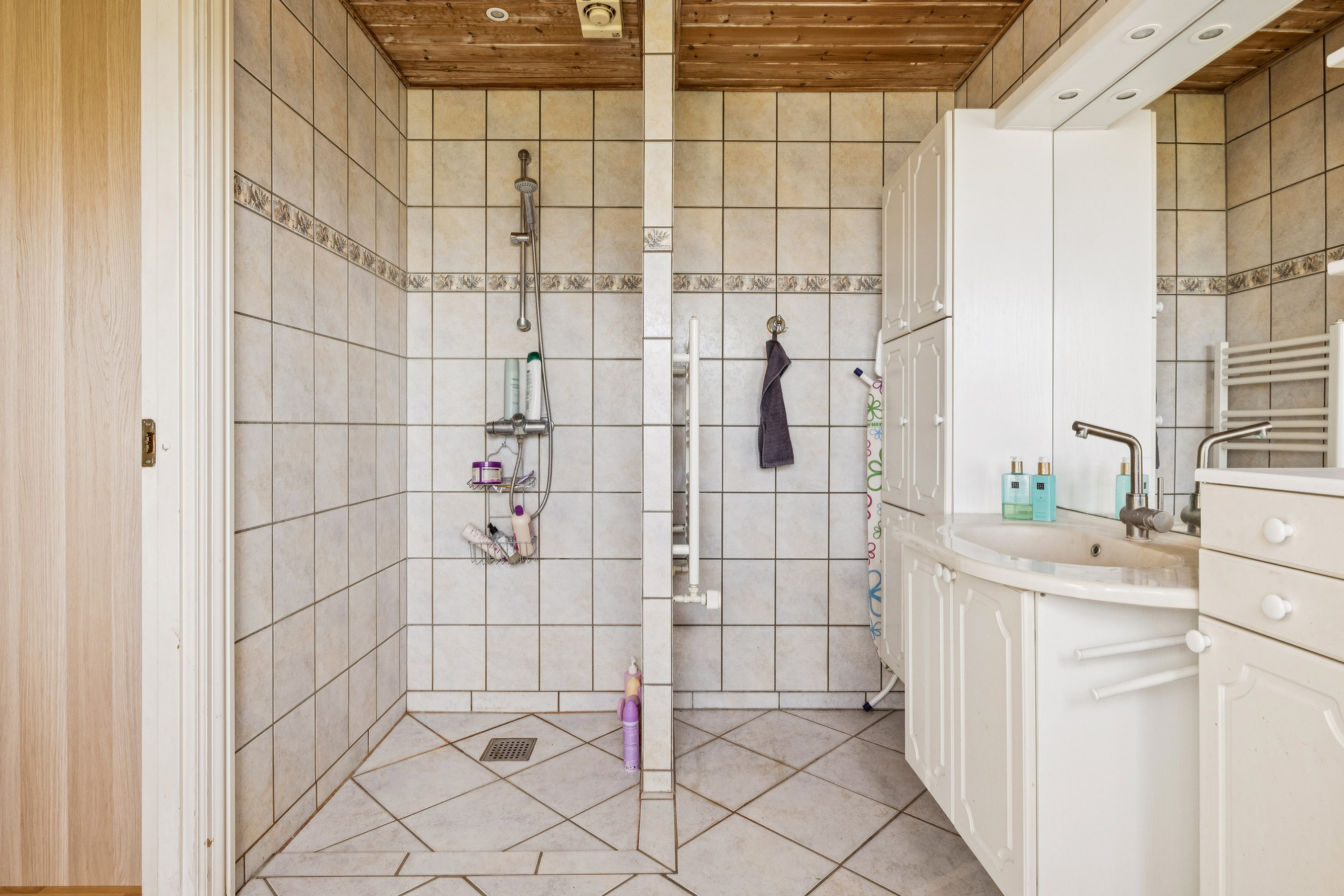 Fremhævet badeværelse billede i fuldskærmstilstand. Billede af Høegsvej 46, Hammershøj, 8830 Tjele