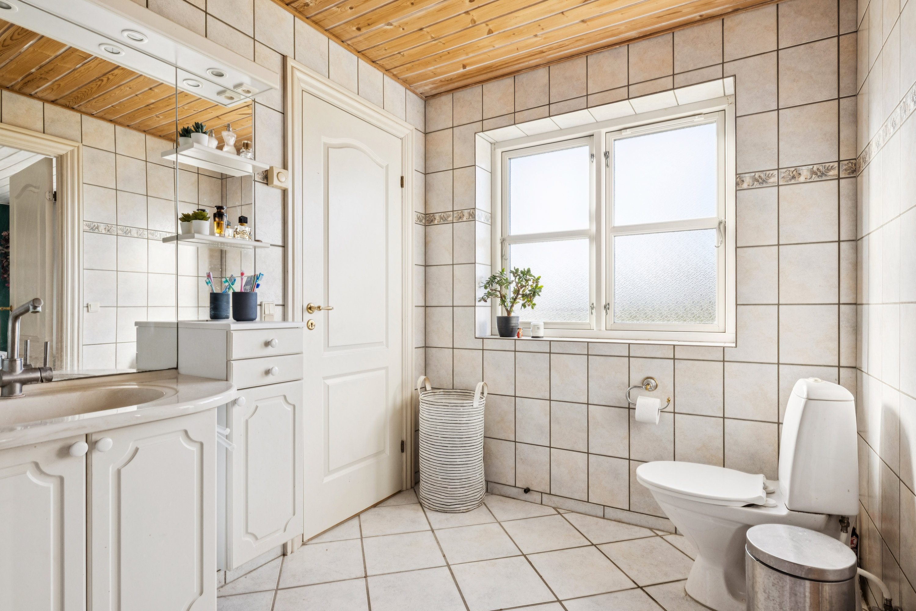 Fremhævet badeværelse billede i fuldskærmstilstand. Billede af Høegsvej 46, Hammershøj, 8830 Tjele