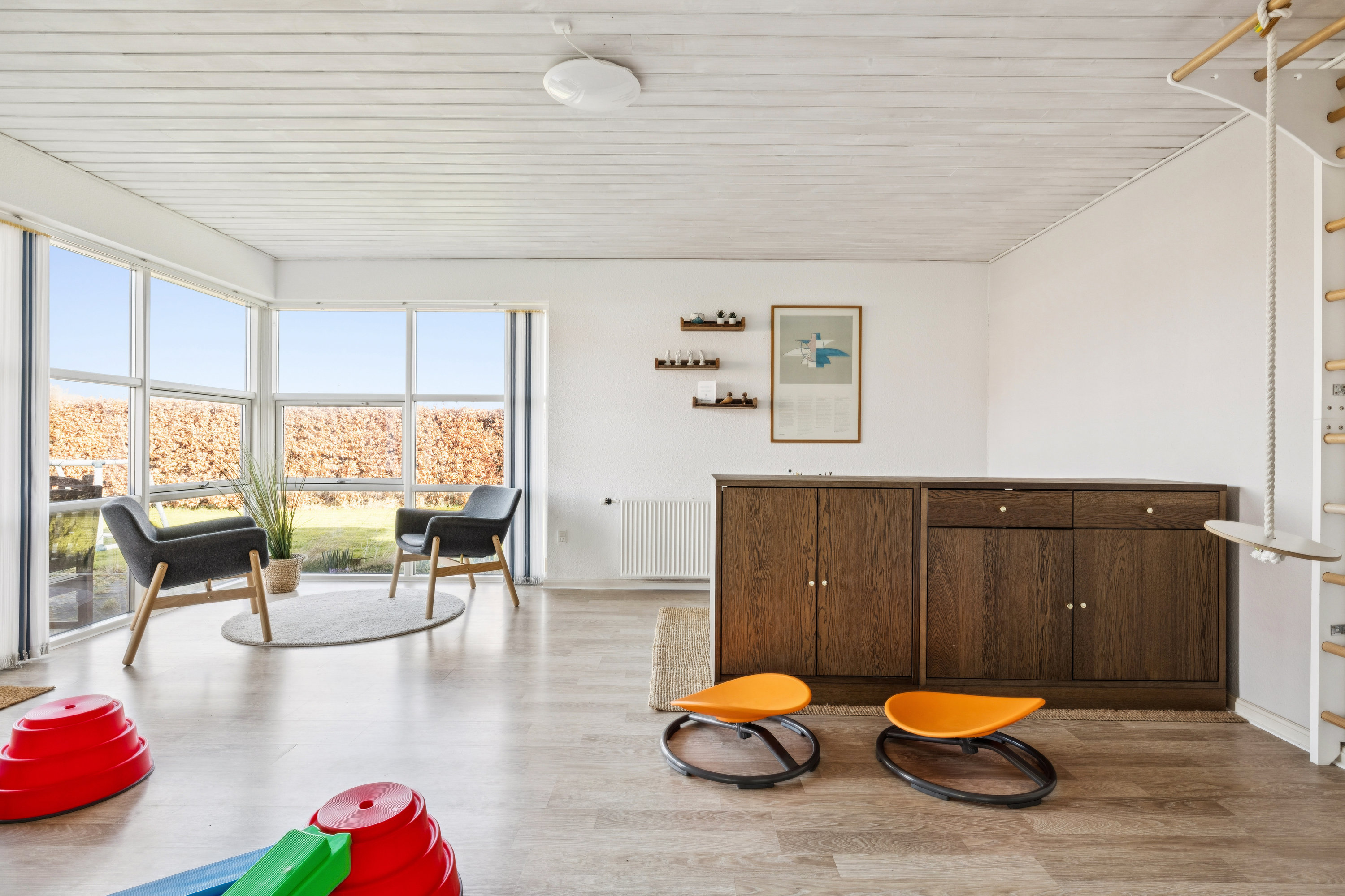 Fremhævet stue billede i fuldskærmstilstand. Billede af Høegsvej 46, Hammershøj, 8830 Tjele