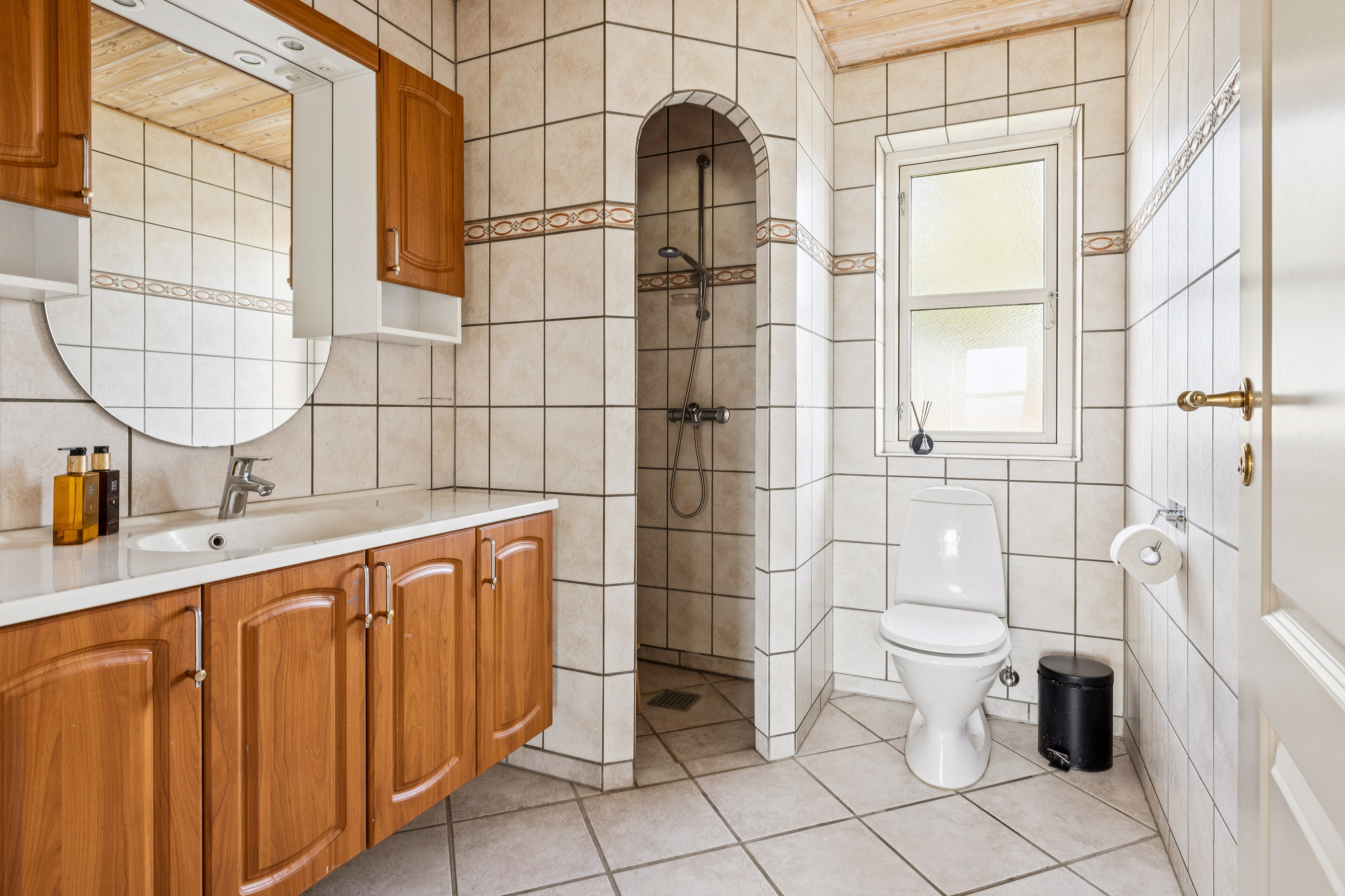 Fremhævet badeværelse billede i fuldskærmstilstand. Billede af Høegsvej 46, Hammershøj, 8830 Tjele