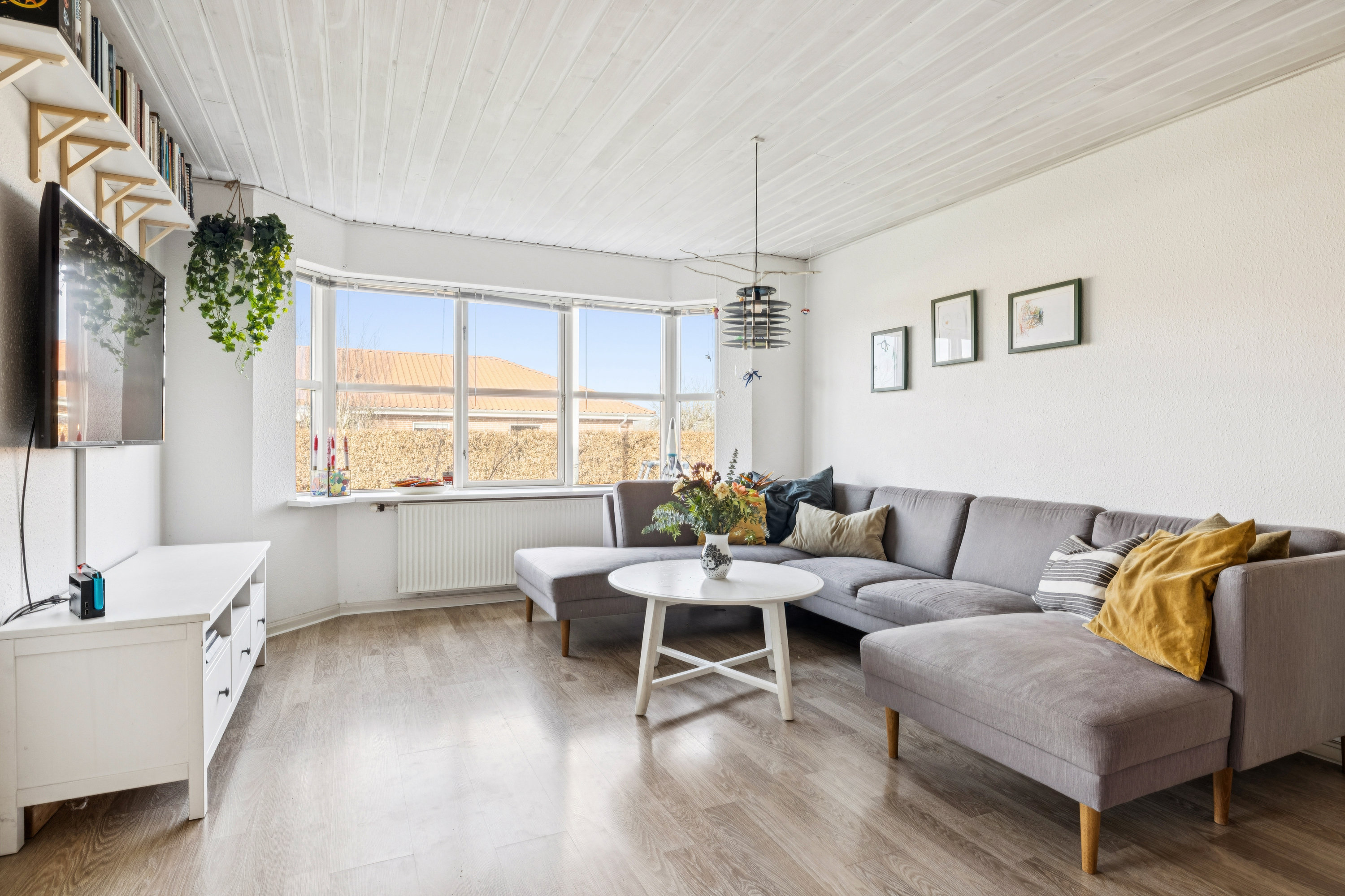 Fremhævet stue billede i fuldskærmstilstand. Billede af Høegsvej 46, Hammershøj, 8830 Tjele