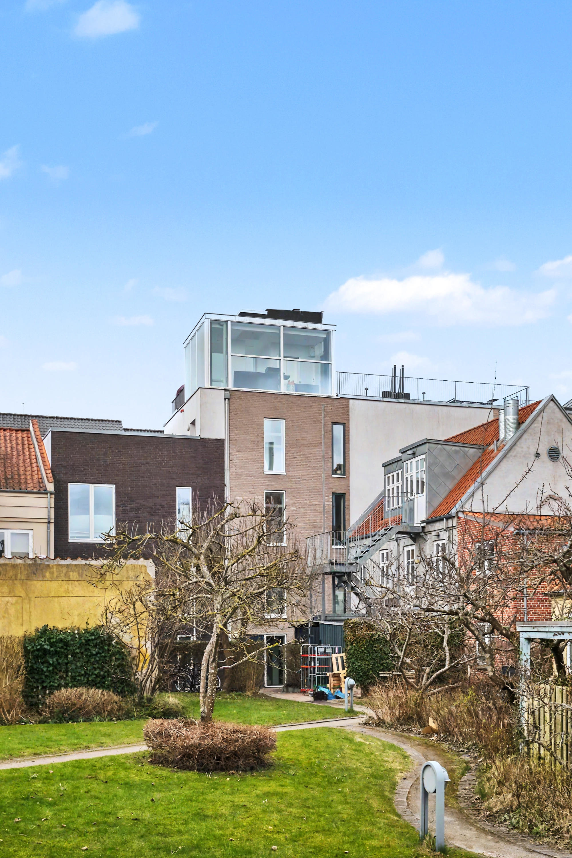 Fremhævet facade billede i fuldskærmstilstand. Billede af Montanagade 1, st.. tv., 8000 Aarhus C