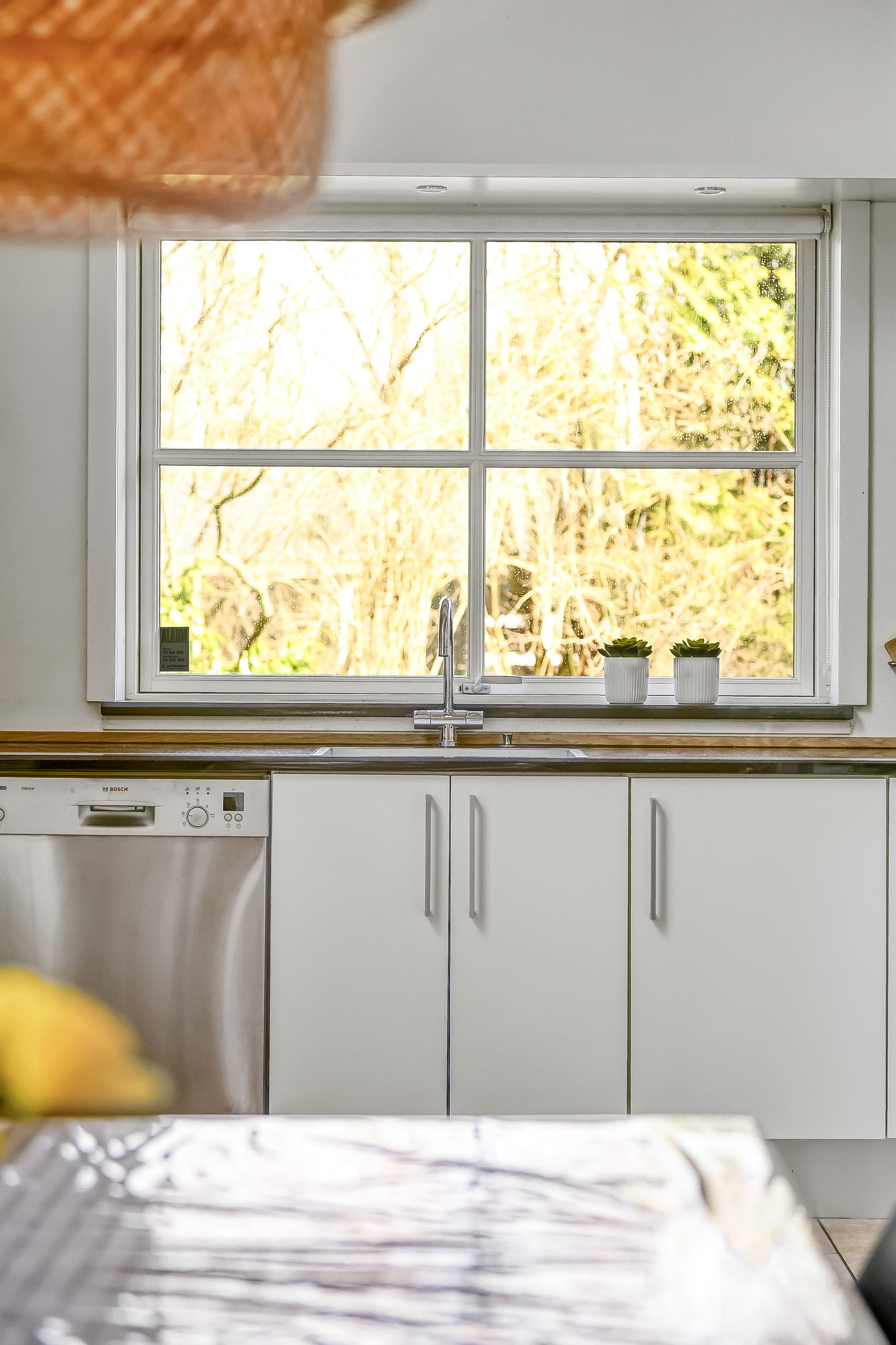 Fremhævet køkken billede i fuldskærmstilstand. Billede af Nordskrænten 19, Jegum, 6840 Oksbøl