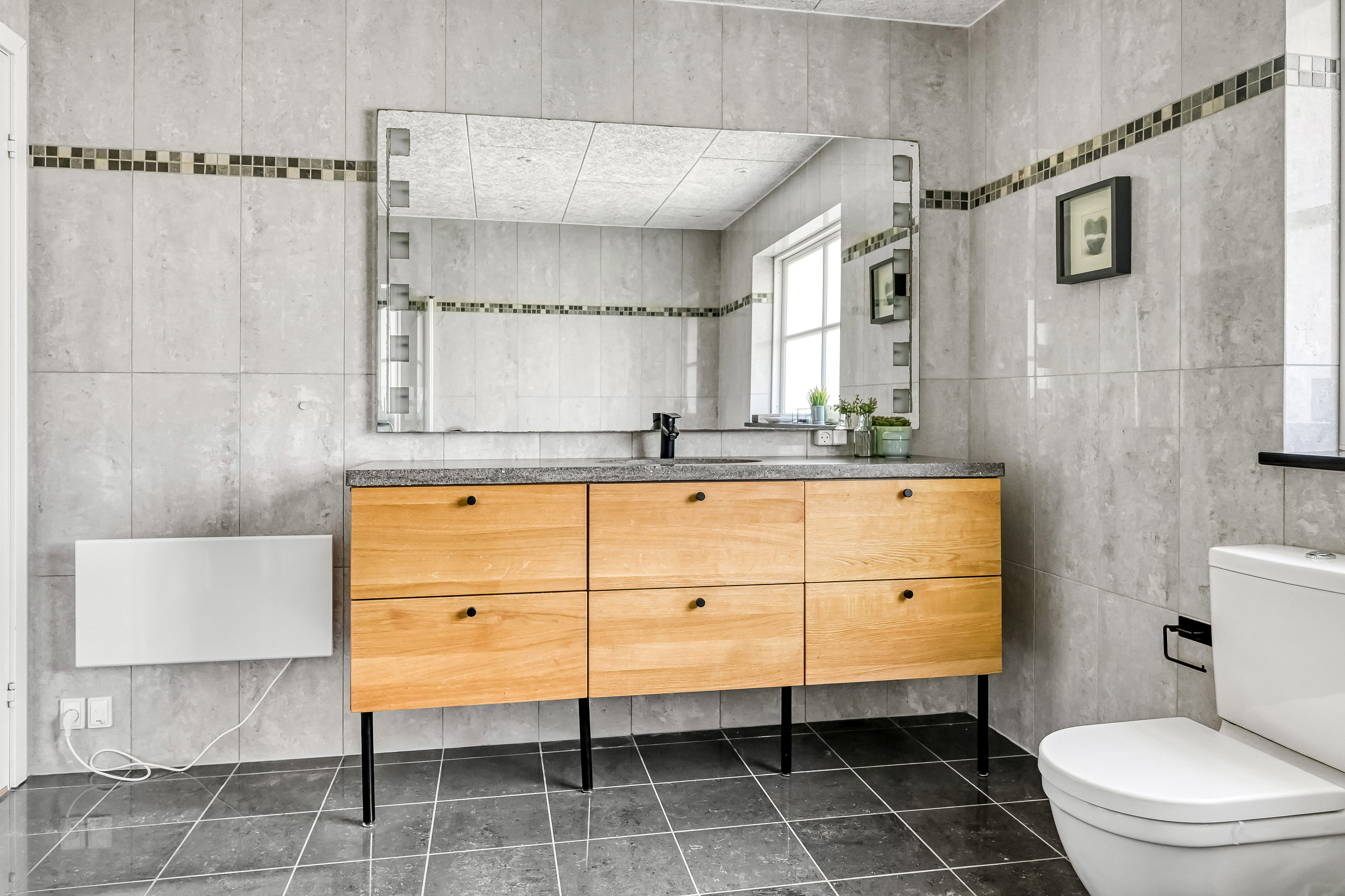 Fremhævet badeværelse billede i fuldskærmstilstand. Billede af Nordskrænten 19, Jegum, 6840 Oksbøl