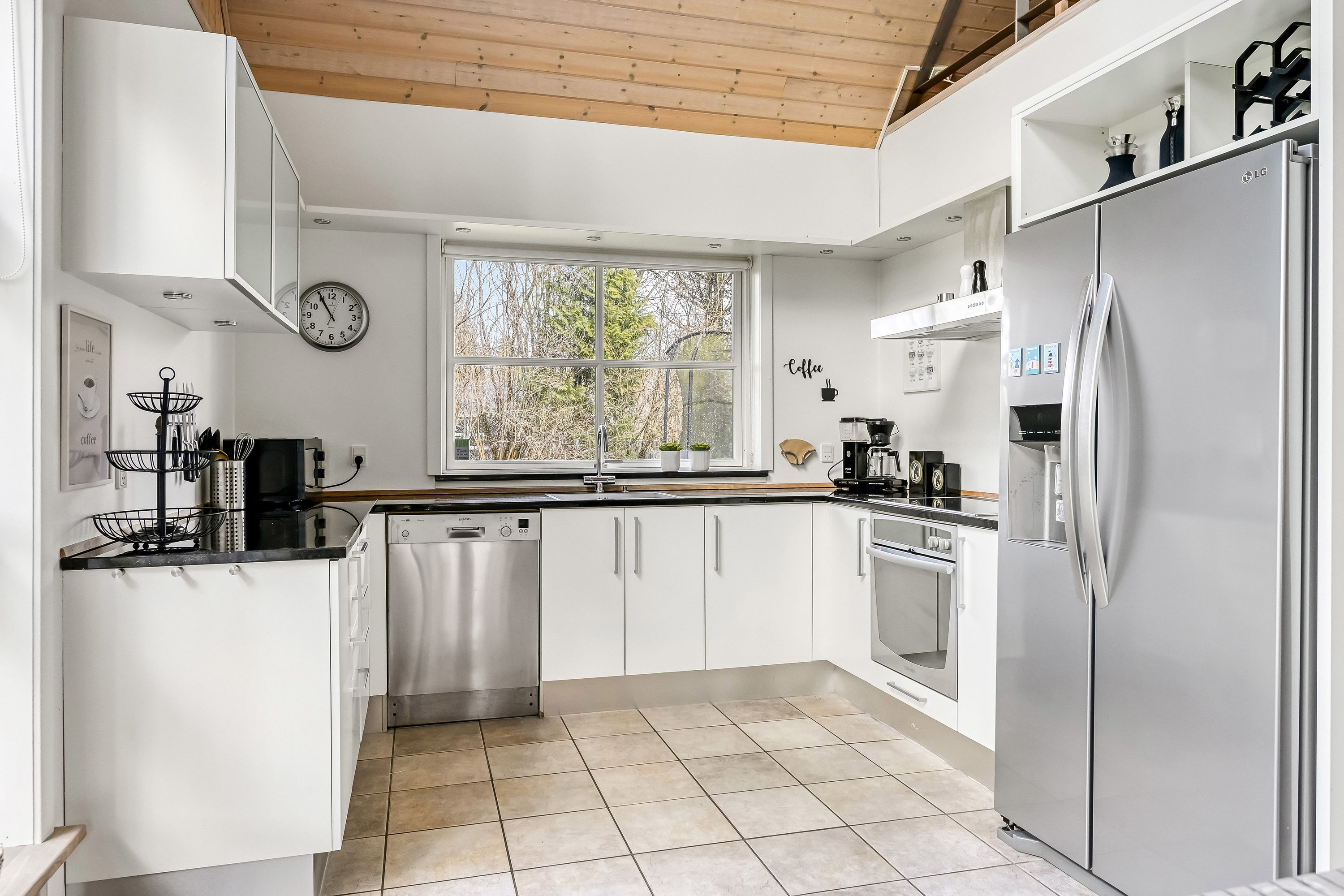 Fremhævet køkken billede i fuldskærmstilstand. Billede af Nordskrænten 19, Jegum, 6840 Oksbøl