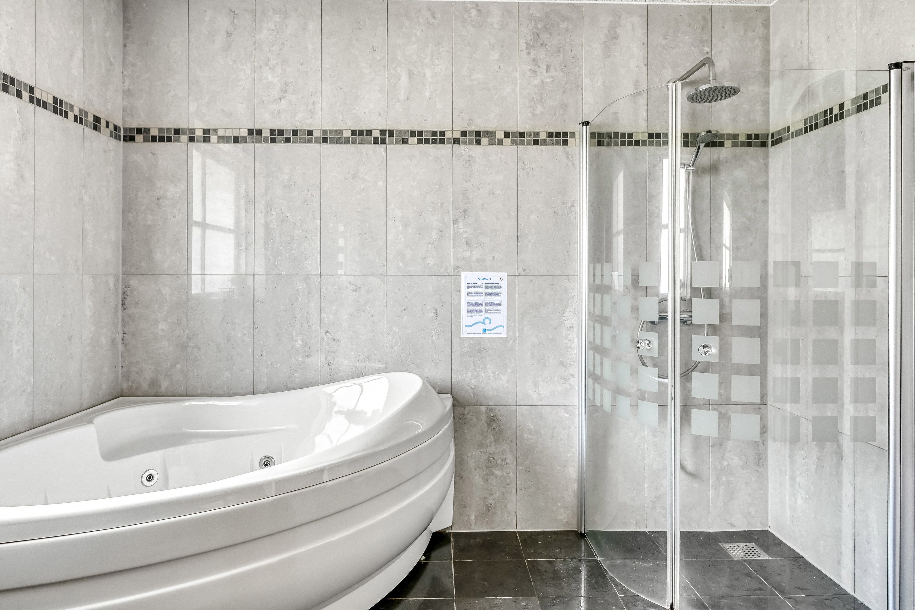 Fremhævet badeværelse billede i fuldskærmstilstand. Billede af Nordskrænten 19, Jegum, 6840 Oksbøl