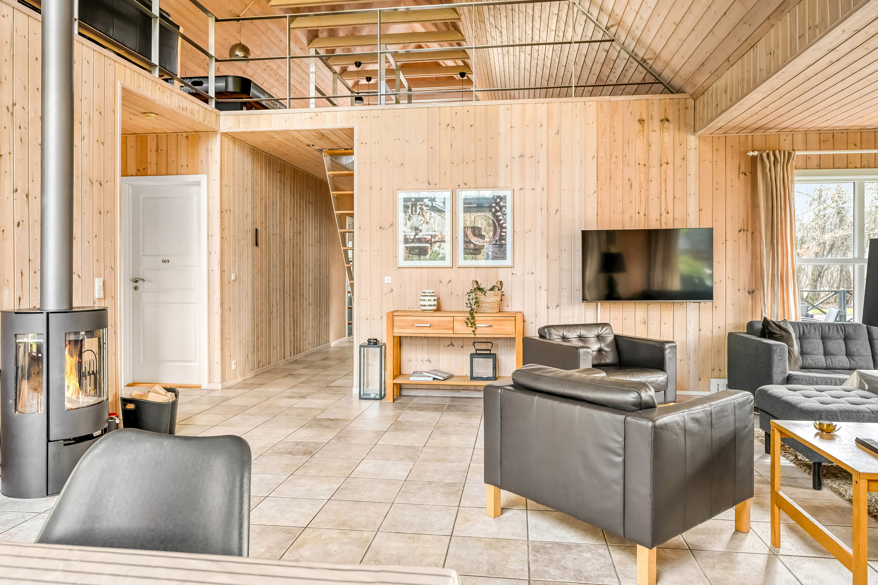 Fremhævet stue billede i fuldskærmstilstand. Billede af Nordskrænten 19, Jegum, 6840 Oksbøl