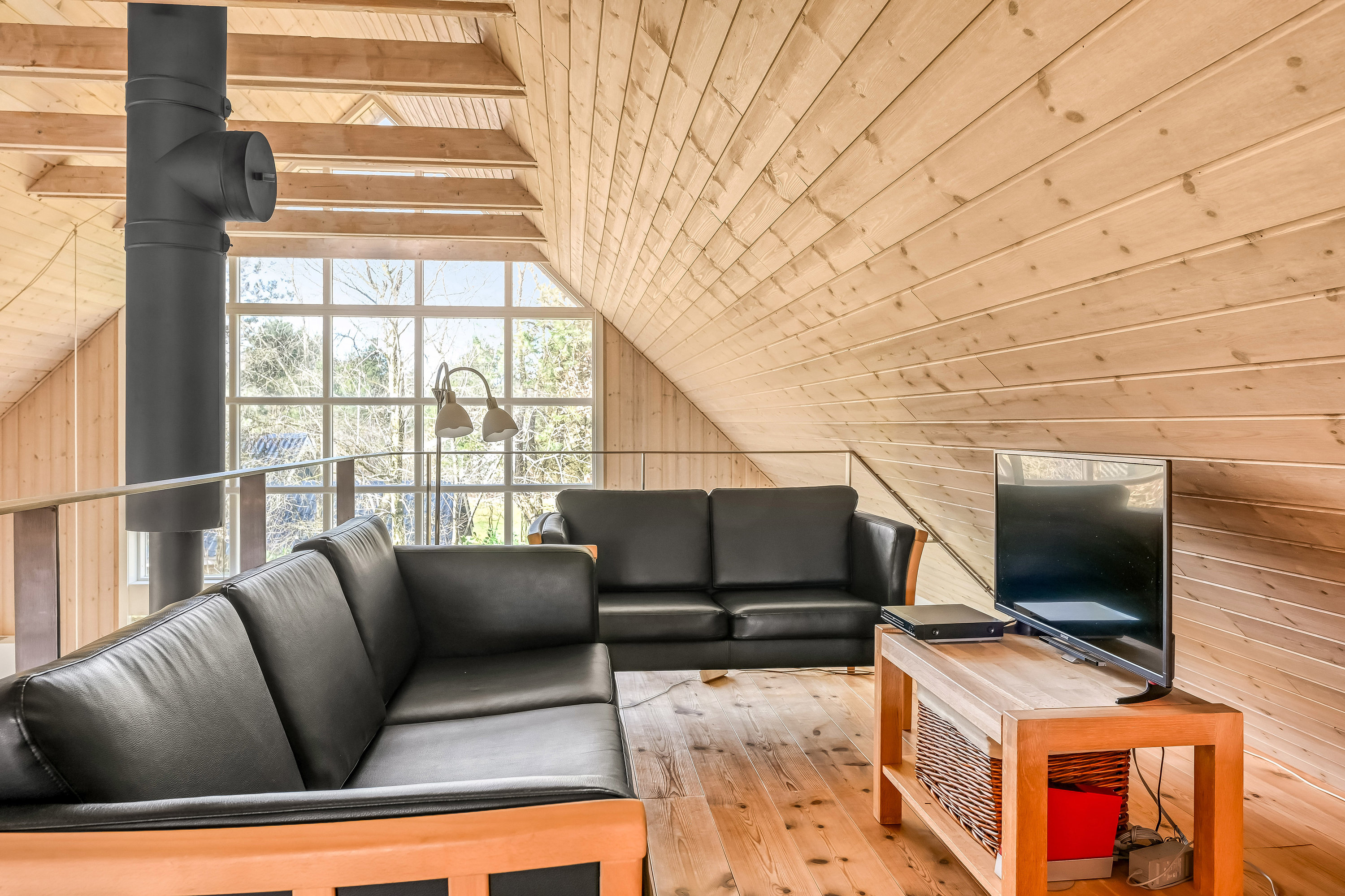 Fremhævet stue billede i fuldskærmstilstand. Billede af Nordskrænten 19, Jegum, 6840 Oksbøl