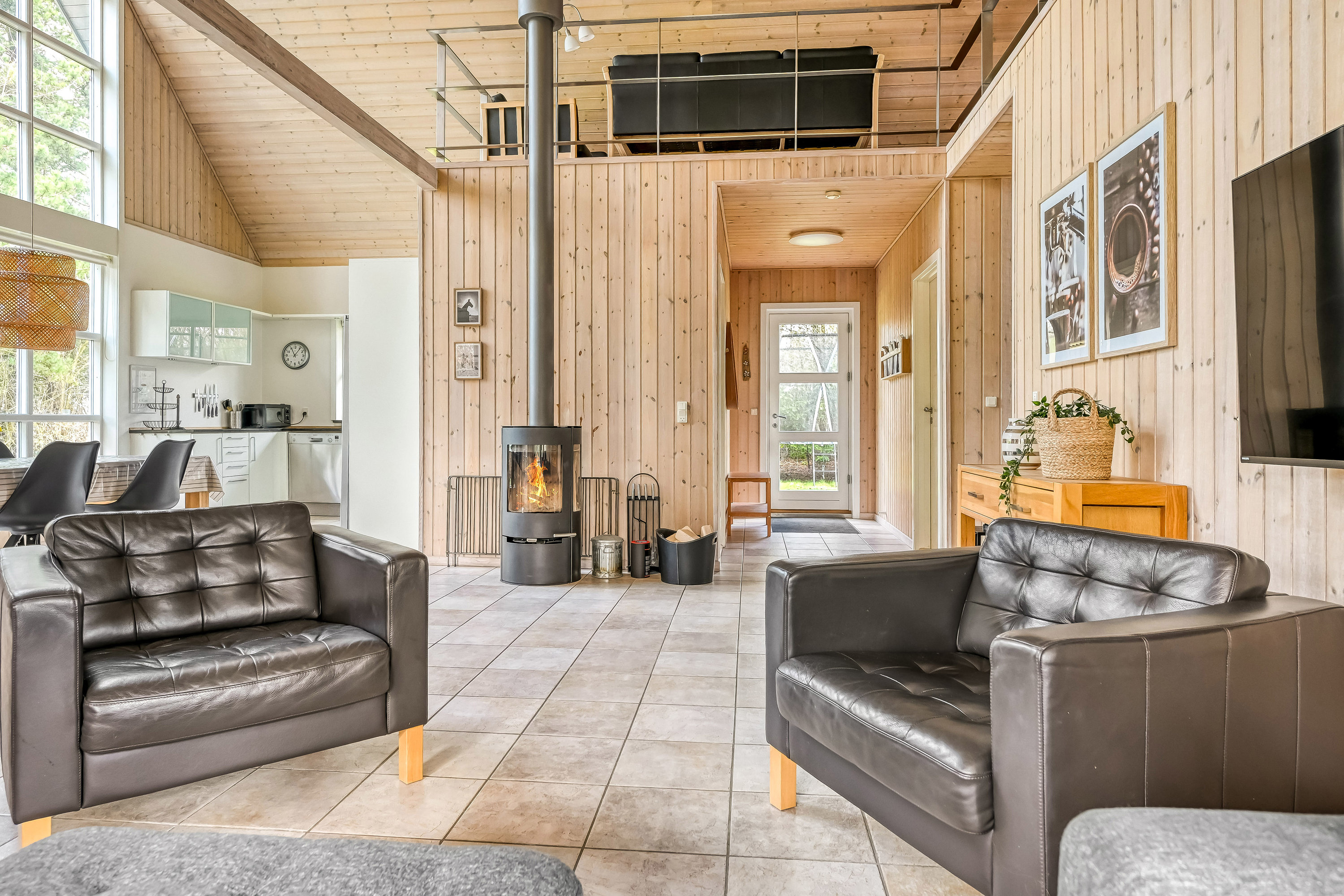 Fremhævet stue billede i fuldskærmstilstand. Billede af Nordskrænten 19, Jegum, 6840 Oksbøl