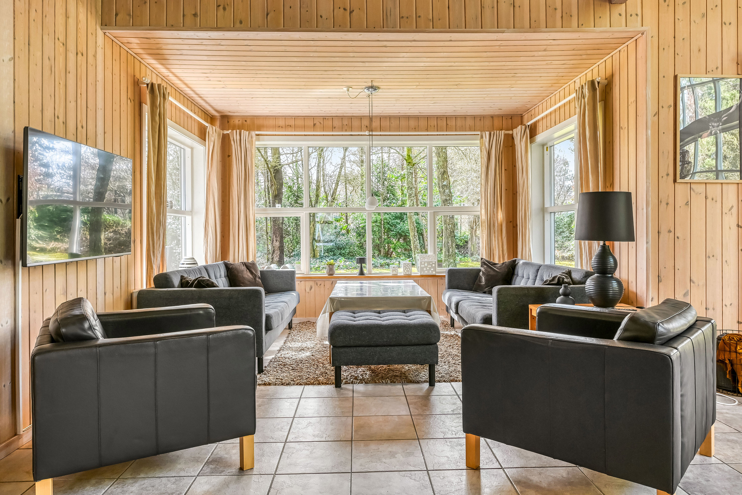 Fremhævet stue billede i fuldskærmstilstand. Billede af Nordskrænten 19, Jegum, 6840 Oksbøl