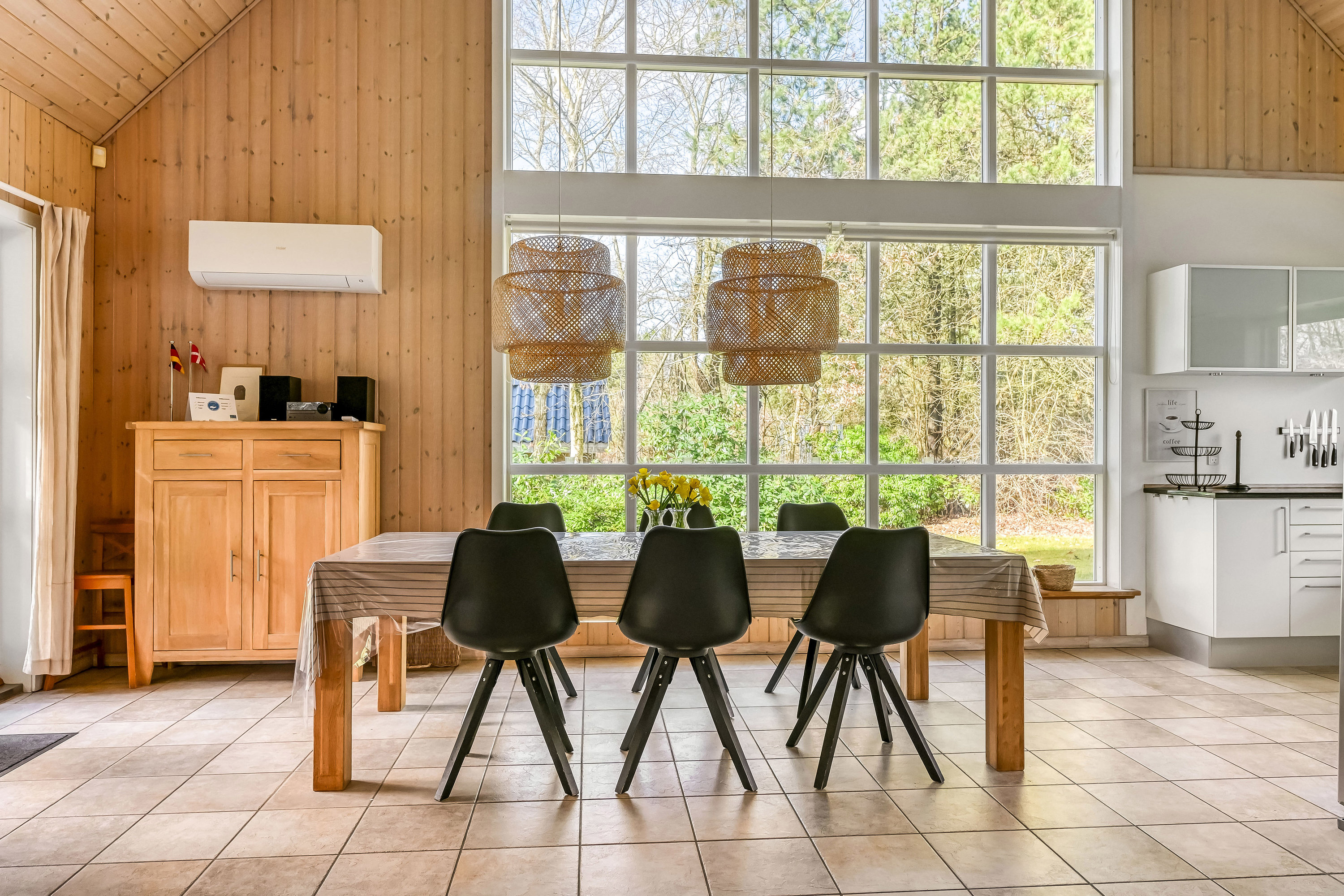 Fremhævet stue billede i fuldskærmstilstand. Billede af Nordskrænten 19, Jegum, 6840 Oksbøl