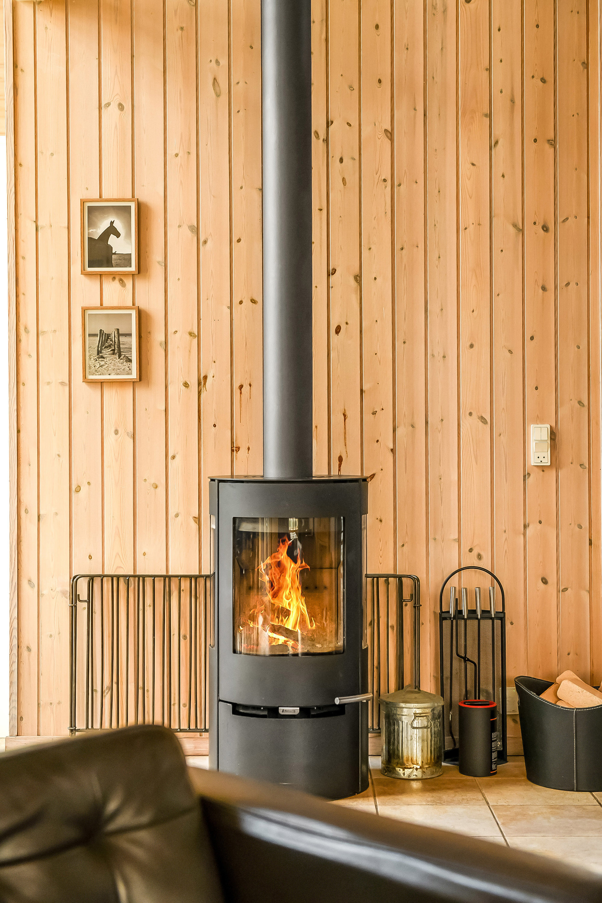 Fremhævet stue billede i fuldskærmstilstand. Billede af Nordskrænten 19, Jegum, 6840 Oksbøl