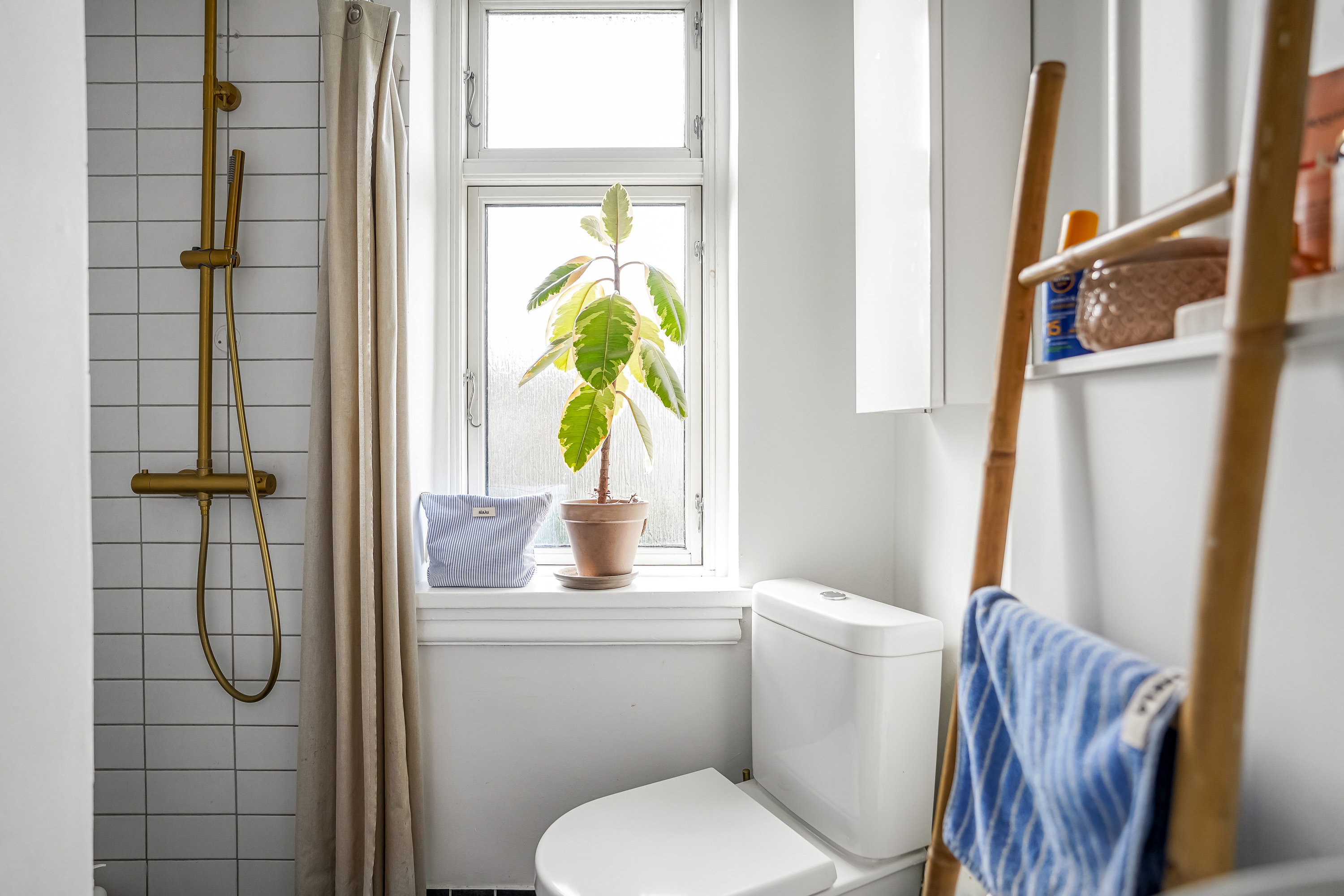 Fremhævet badeværelse billede i fuldskærmstilstand. Billede af Bernstorffsvej 7, 1. tv., 5000 Odense C