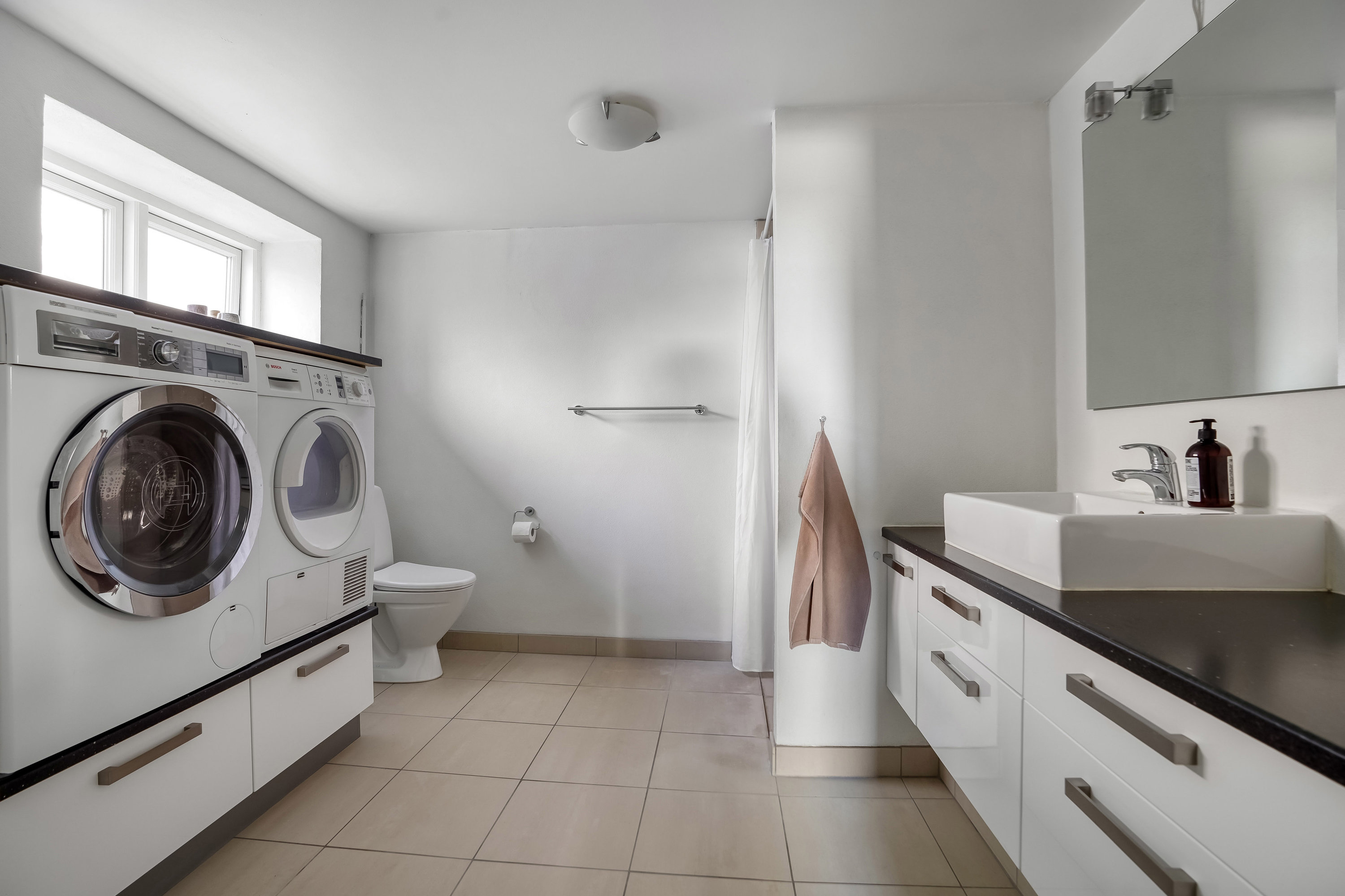 Fremhævet badeværelse billede i fuldskærmstilstand. Billede af Windelsvej 43, 5000 Odense C