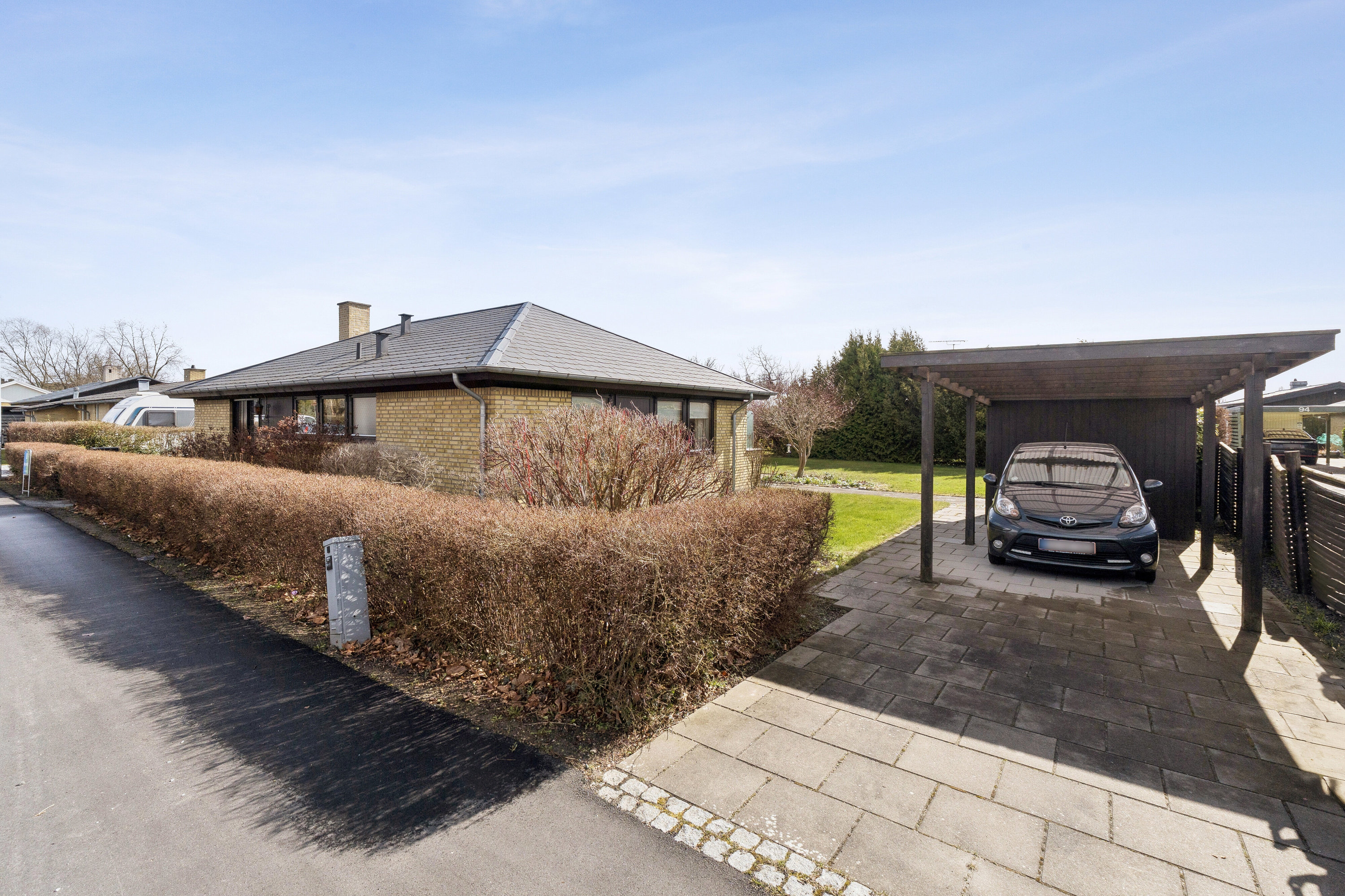 Fremhævet set fra vejen billede i fuldskærmstilstand. Billede af Platanhaven 98, 2600 Glostrup