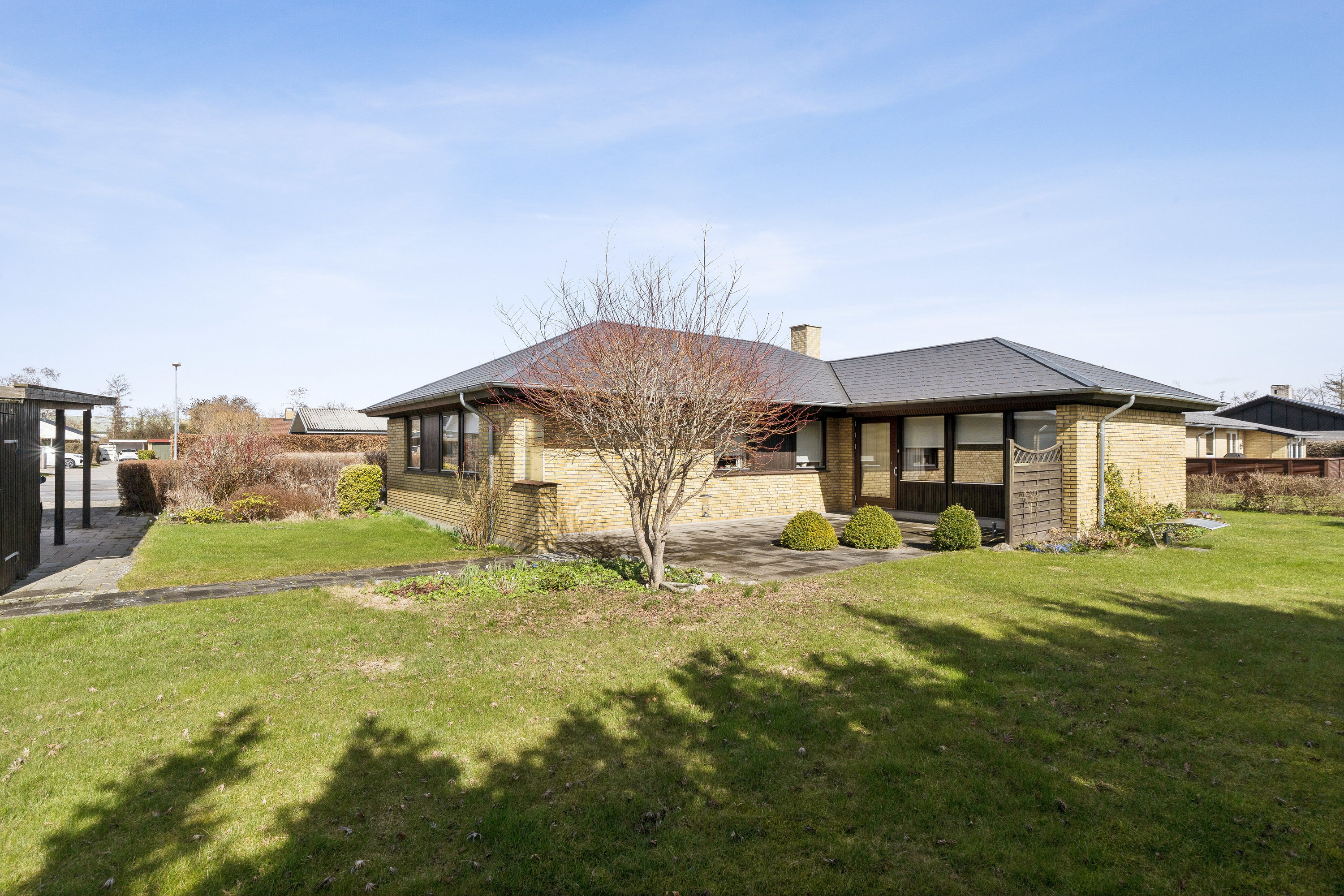 Fremhævet set fra haven billede i fuldskærmstilstand. Billede af Platanhaven 98, 2600 Glostrup