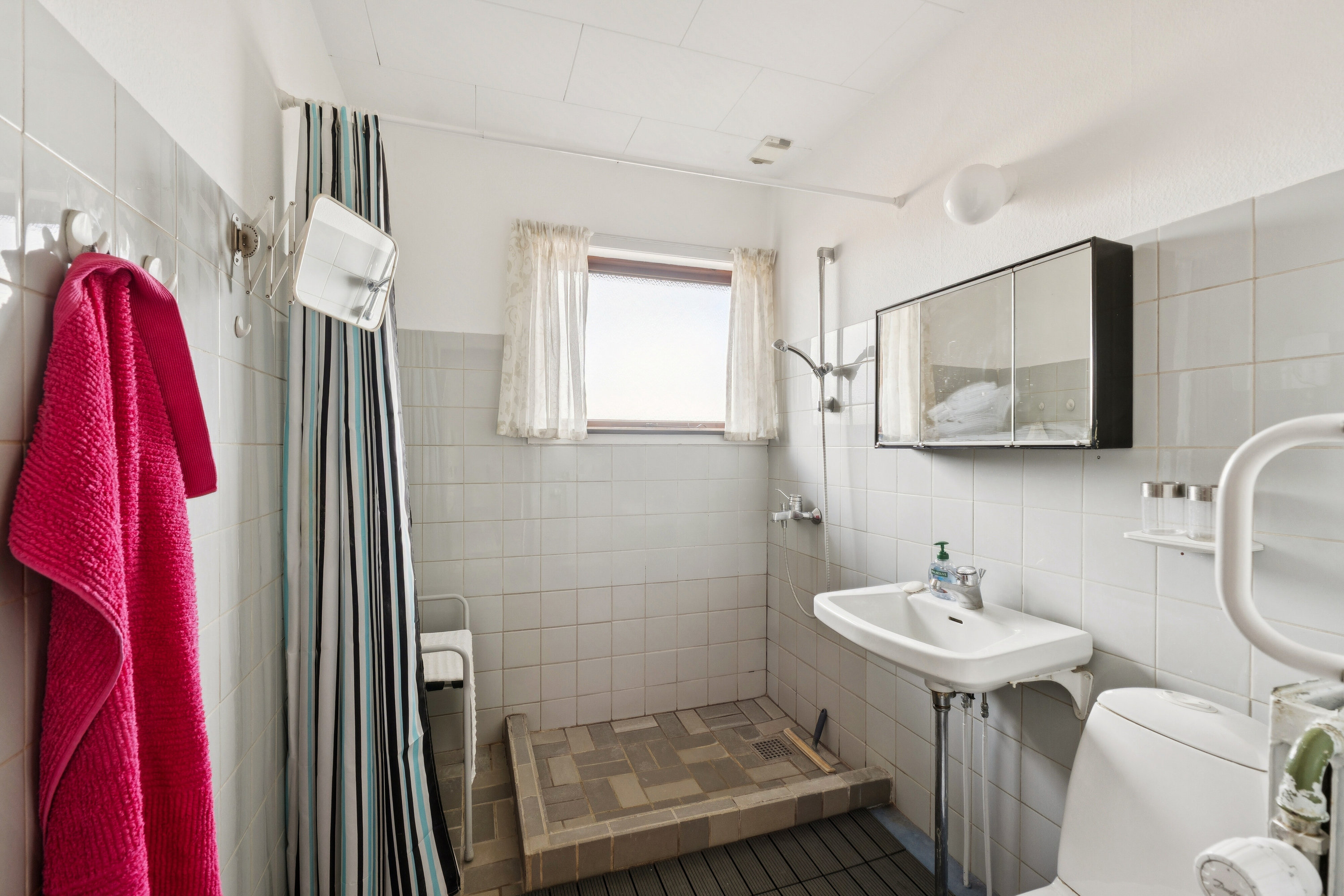 Fremhævet badeværelse billede i fuldskærmstilstand. Billede af Platanhaven 98, 2600 Glostrup