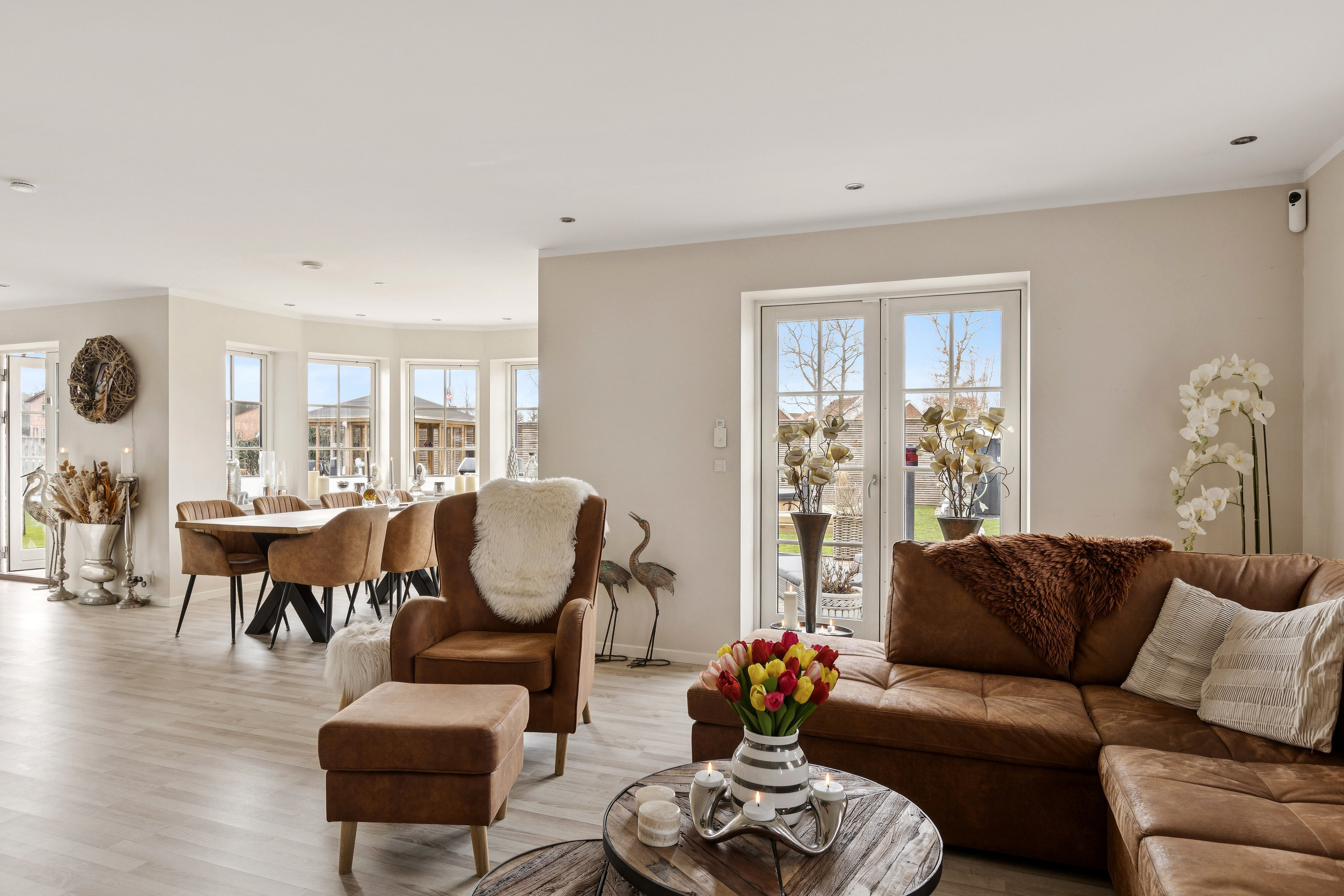 Fremhævet stue billede i fuldskærmstilstand. Billede af Gefionsvej 1, 4654 Faxe Ladeplads