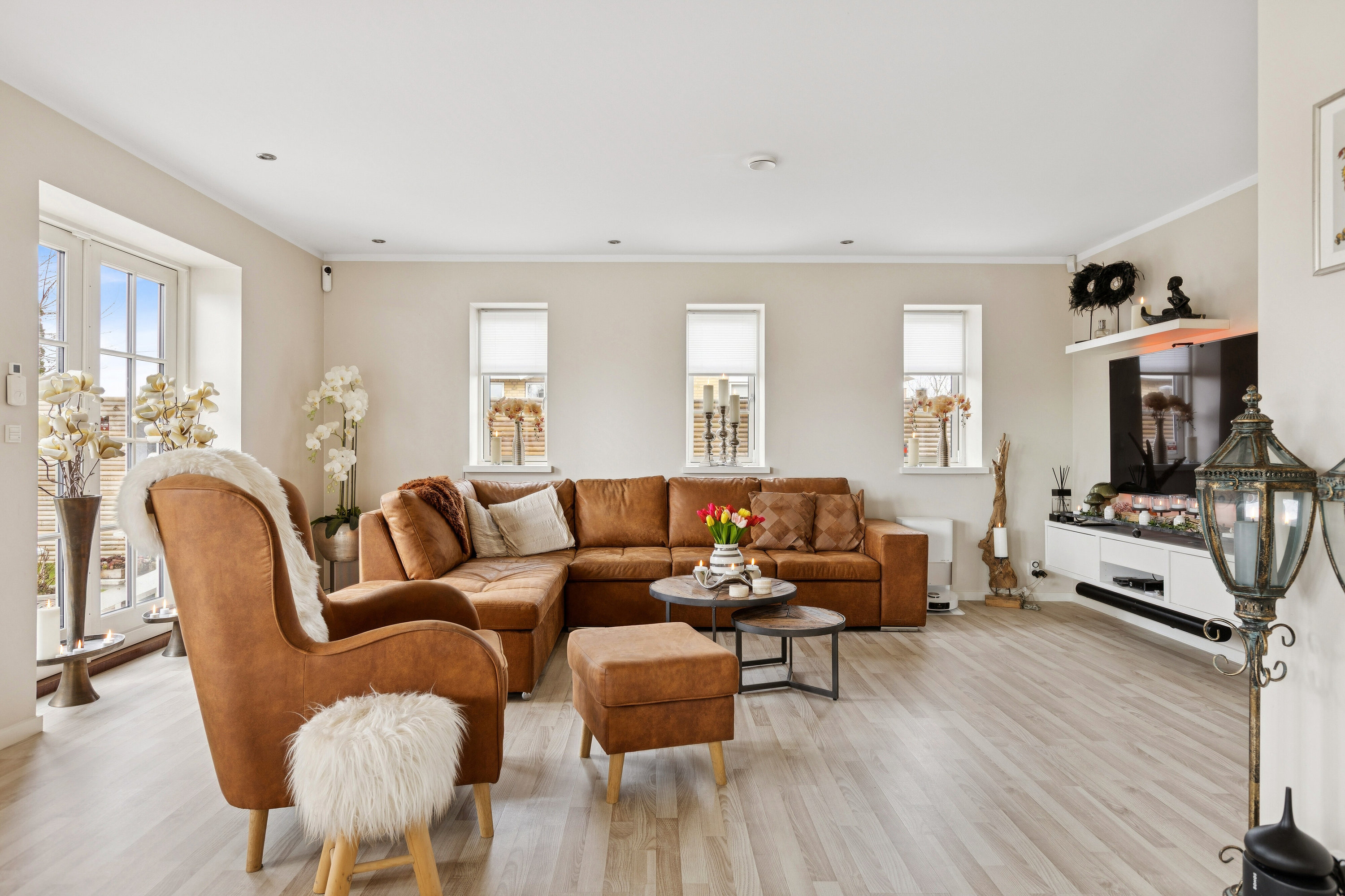 Fremhævet stue billede i fuldskærmstilstand. Billede af Gefionsvej 1, 4654 Faxe Ladeplads