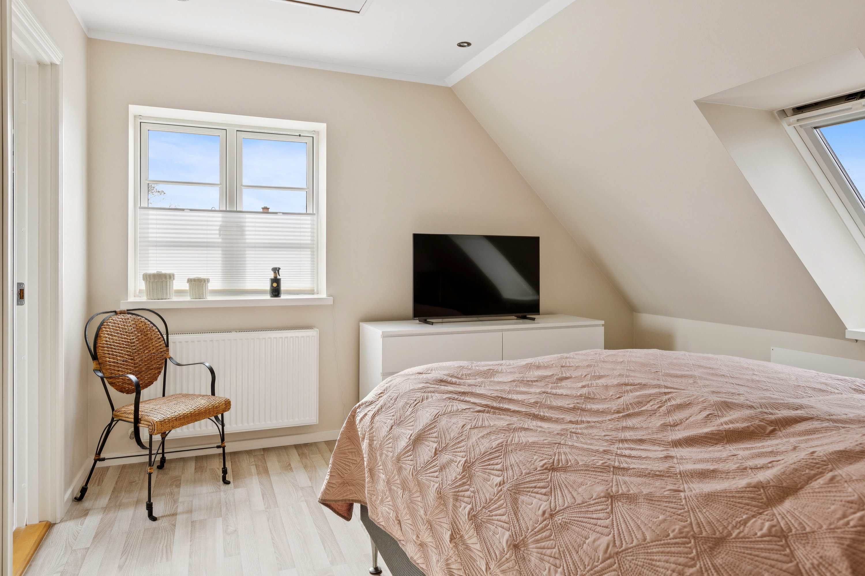 Fremhævet soveværelse billede i fuldskærmstilstand. Billede af Gefionsvej 1, 4654 Faxe Ladeplads