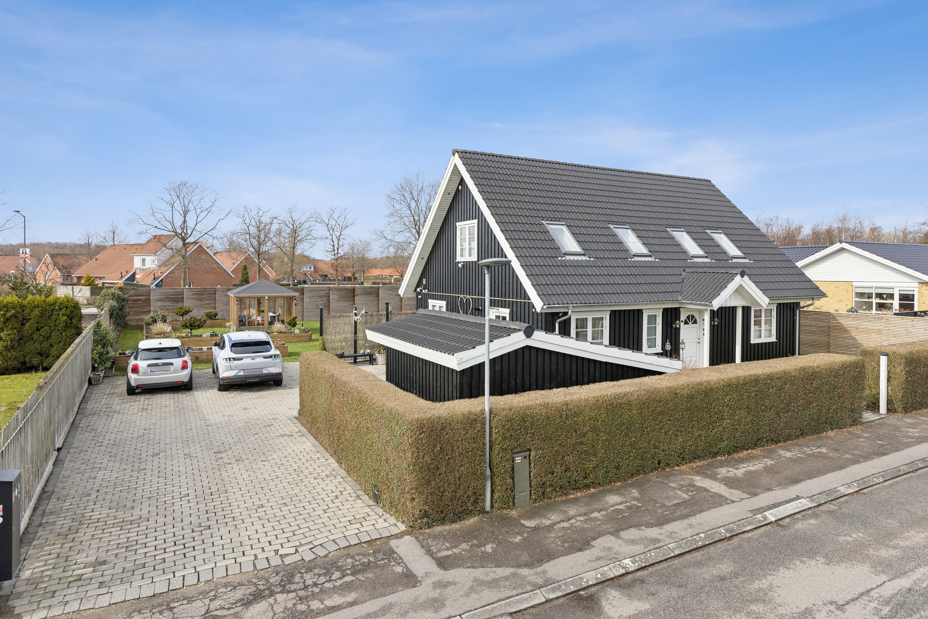 Fremhævet udendørs billede i fuldskærmstilstand. Billede af Gefionsvej 1, 4654 Faxe Ladeplads