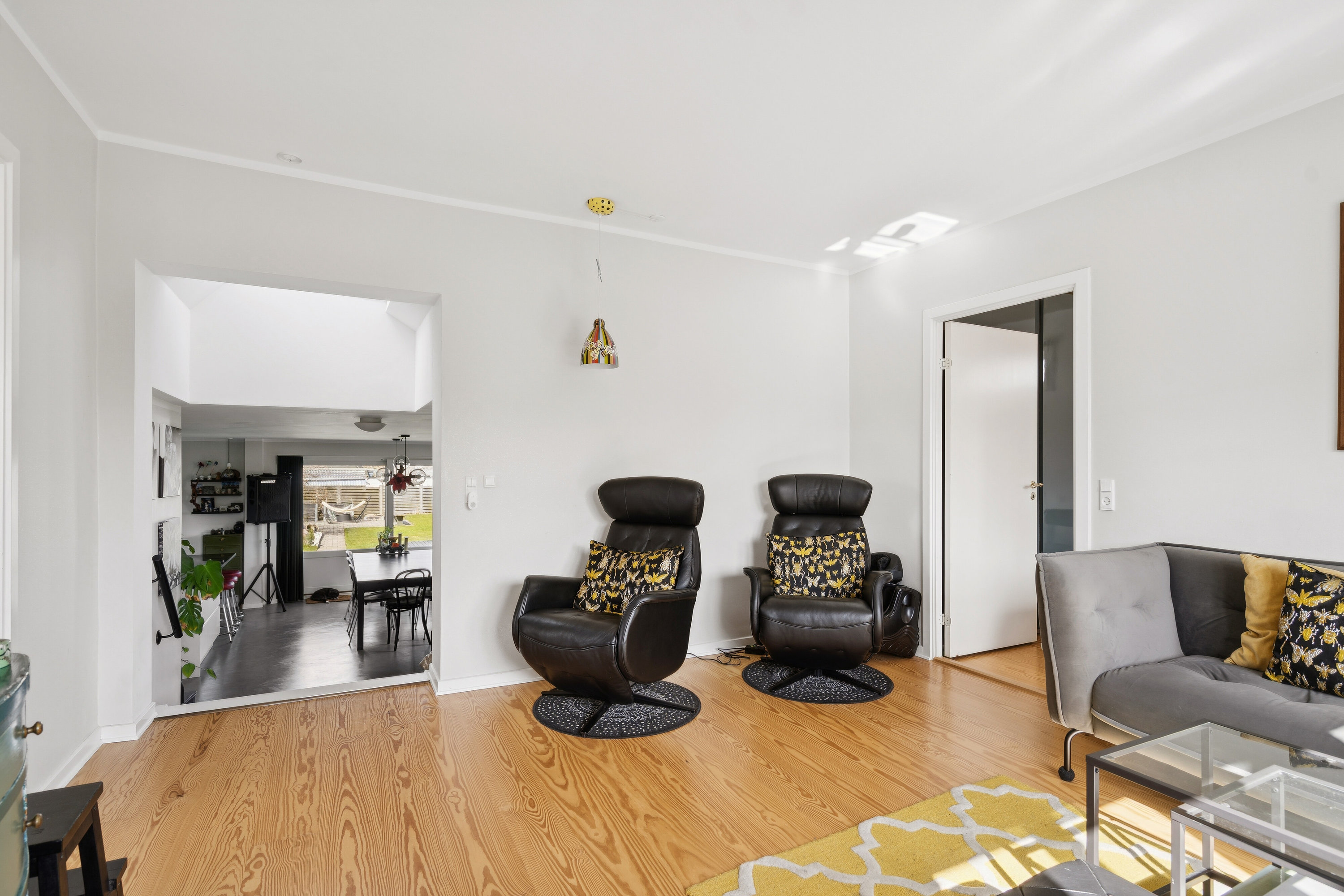 Fremhævet stue billede i fuldskærmstilstand. Billede af Nørregårdsvej 32, 2610 Rødovre