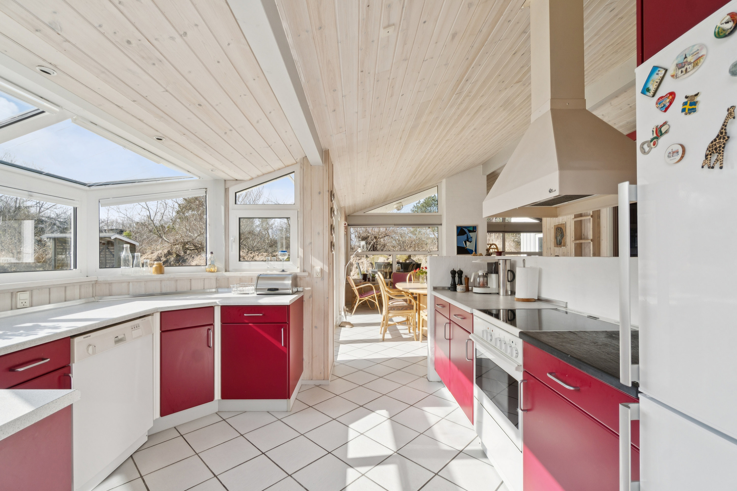 Fremhævet køkken billede i fuldskærmstilstand. Billede af Gyvelvej 11, Tversted, 9881 Bindslev