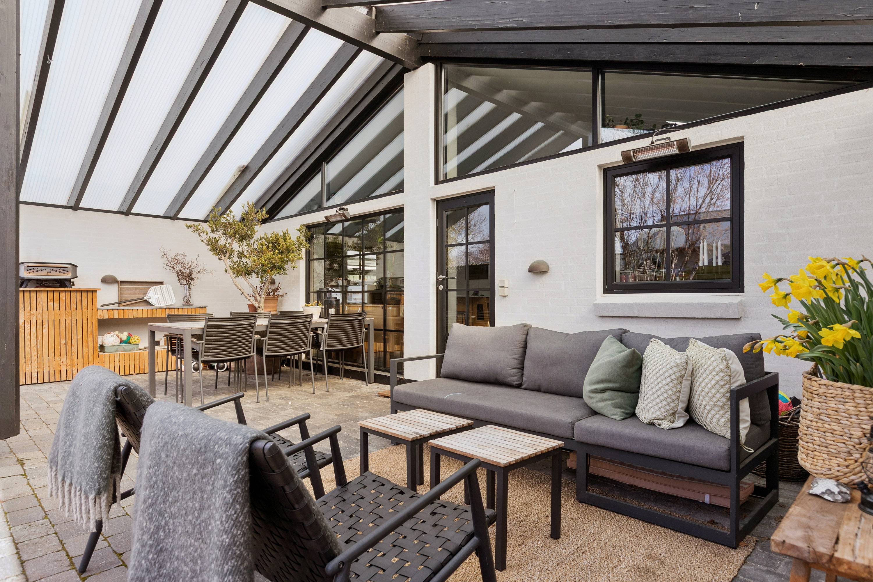 Fremhævet terrasse billede i fuldskærmstilstand. Billede af Snerlevej 5, 2670 Greve