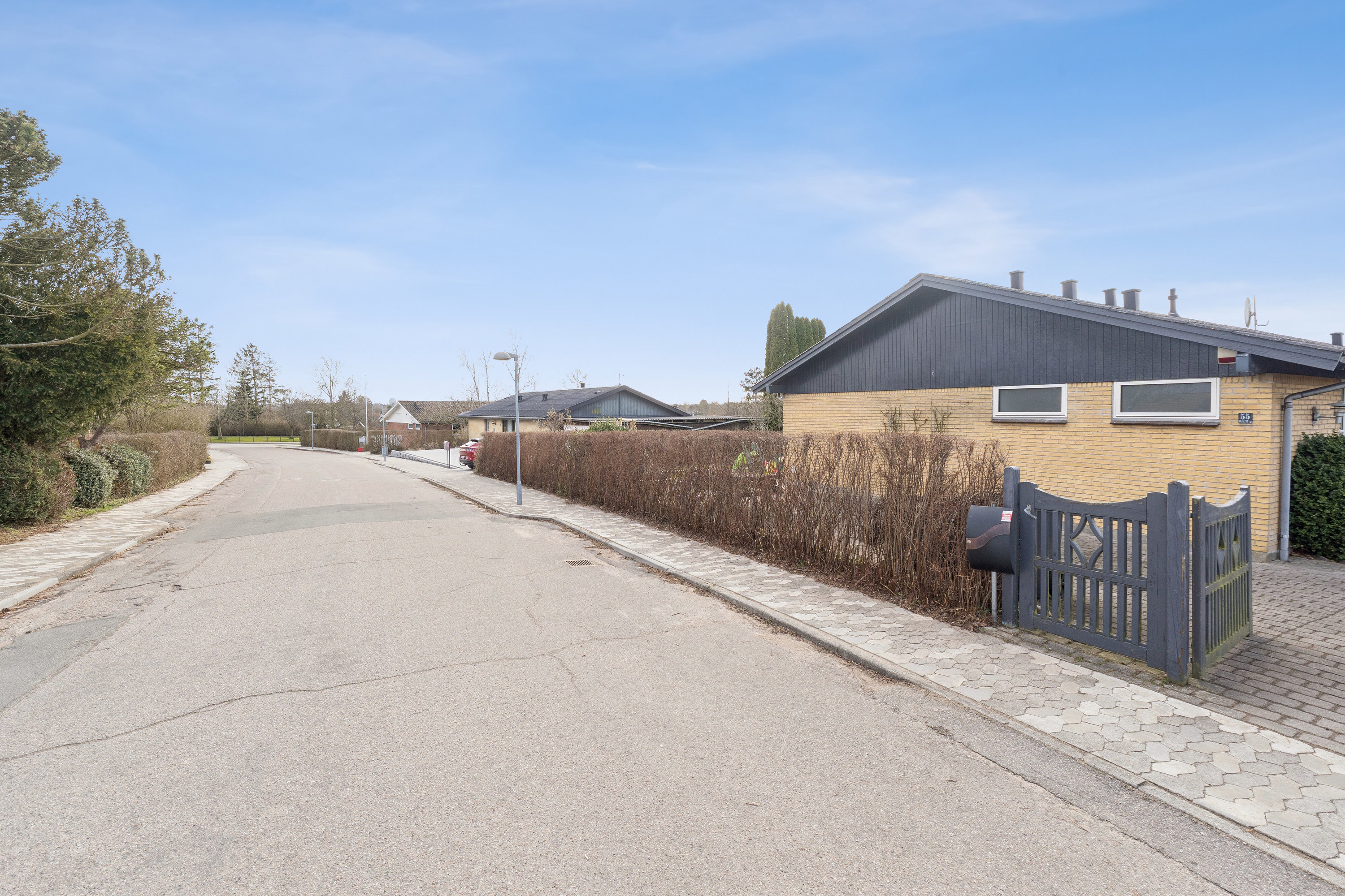 Fremhævet udendørs billede i fuldskærmstilstand. Billede af Emilsgave 55, 4130 Viby Sjælland