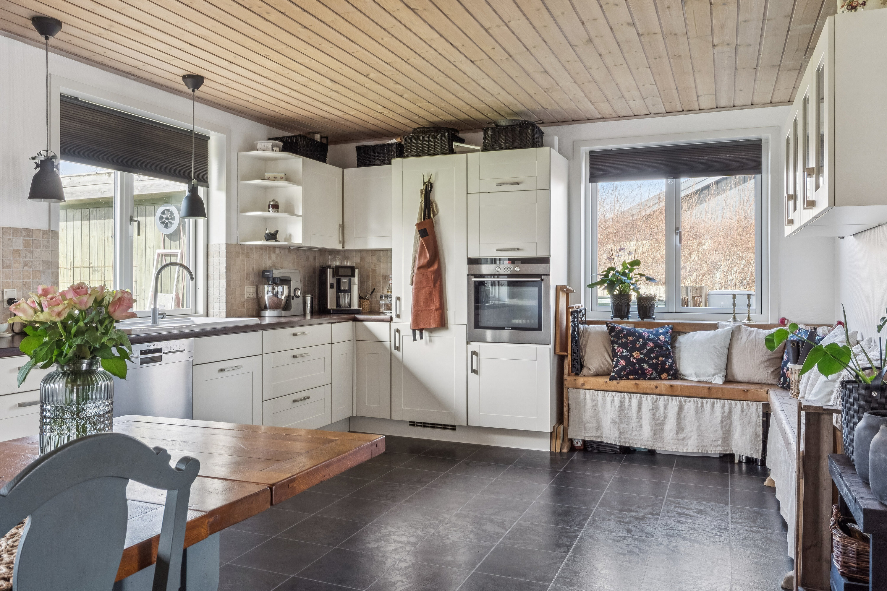 Fremhævet køkken billede i fuldskærmstilstand. Billede af Wiuffsvej 11, 4540 Fårevejle