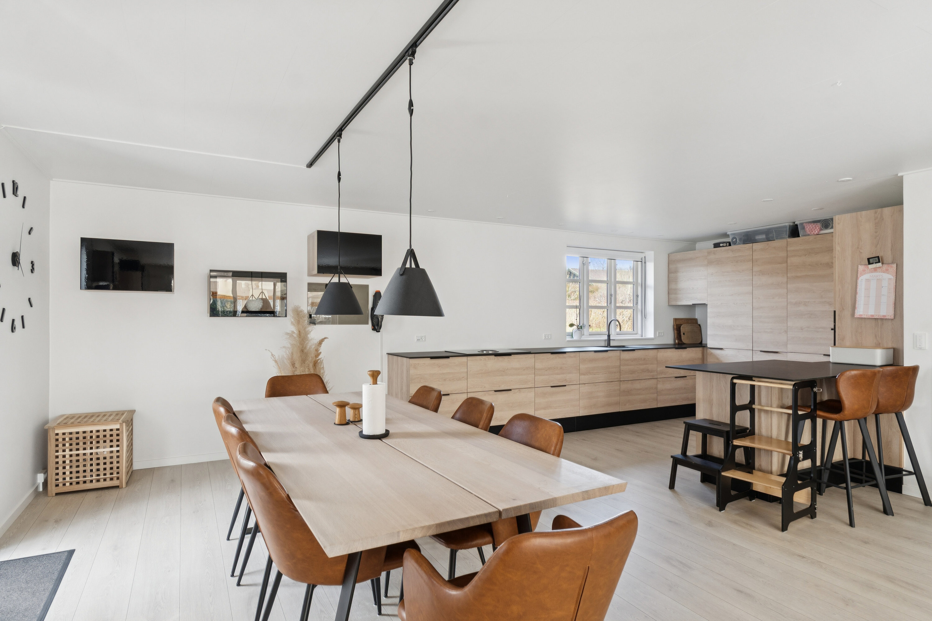 Fremhævet spisestue billede i fuldskærmstilstand. Billede af Emilsgave 55, 4130 Viby Sjælland