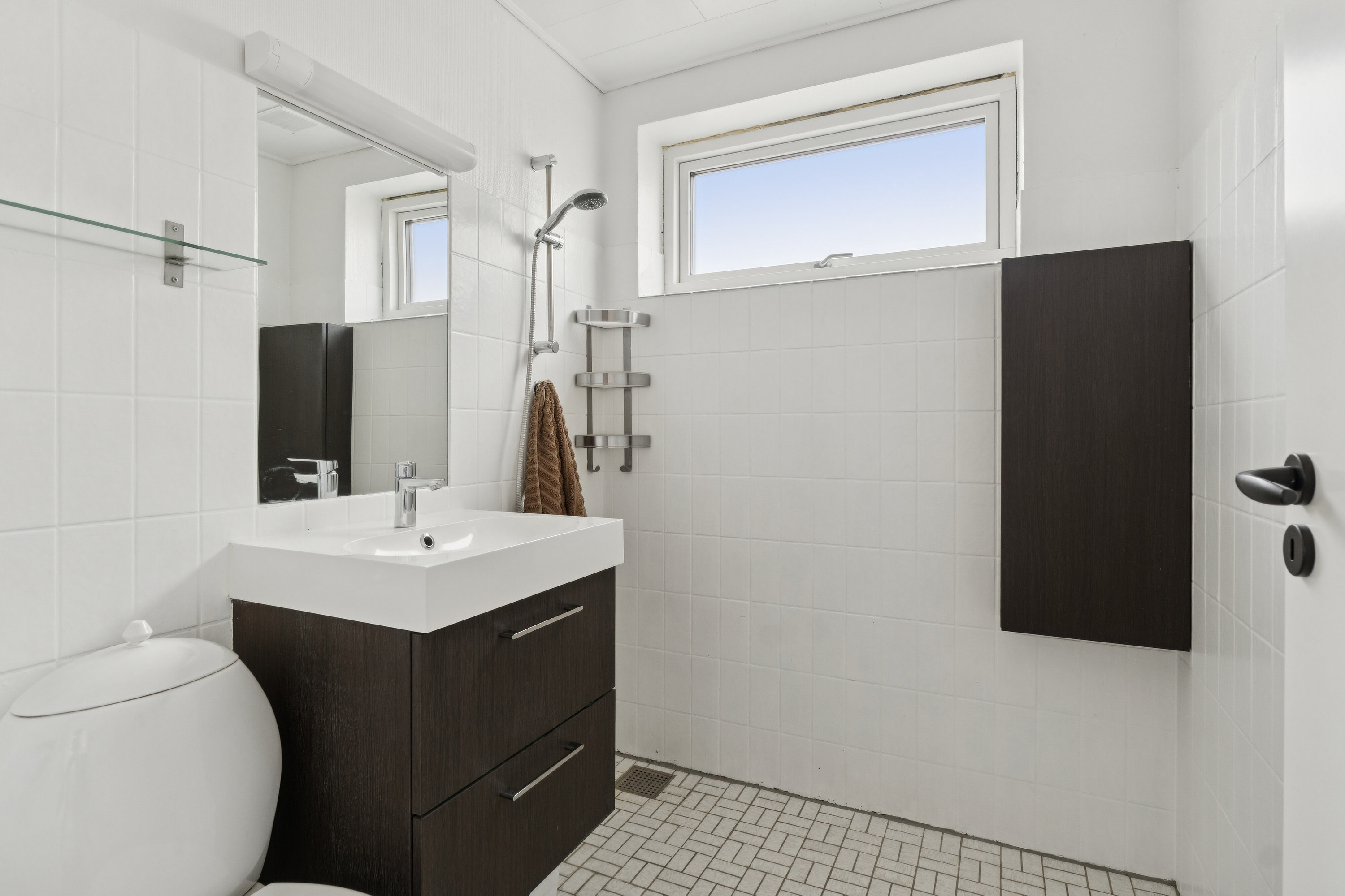 Fremhævet badeværelse billede i fuldskærmstilstand. Billede af Emilsgave 55, 4130 Viby Sjælland