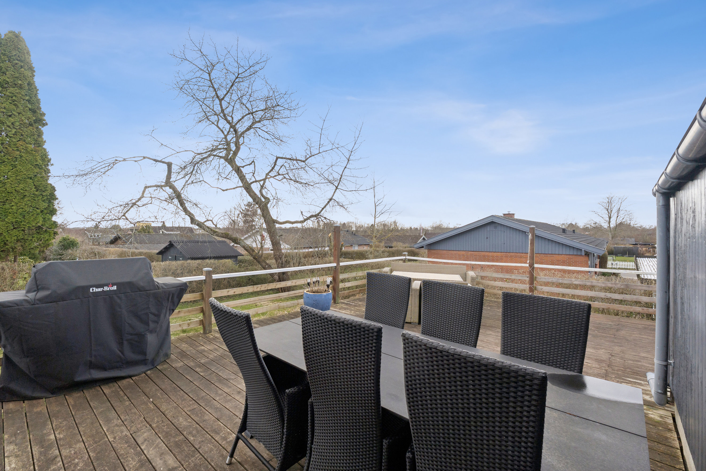 Fremhævet udendørs billede i fuldskærmstilstand. Billede af Emilsgave 55, 4130 Viby Sjælland