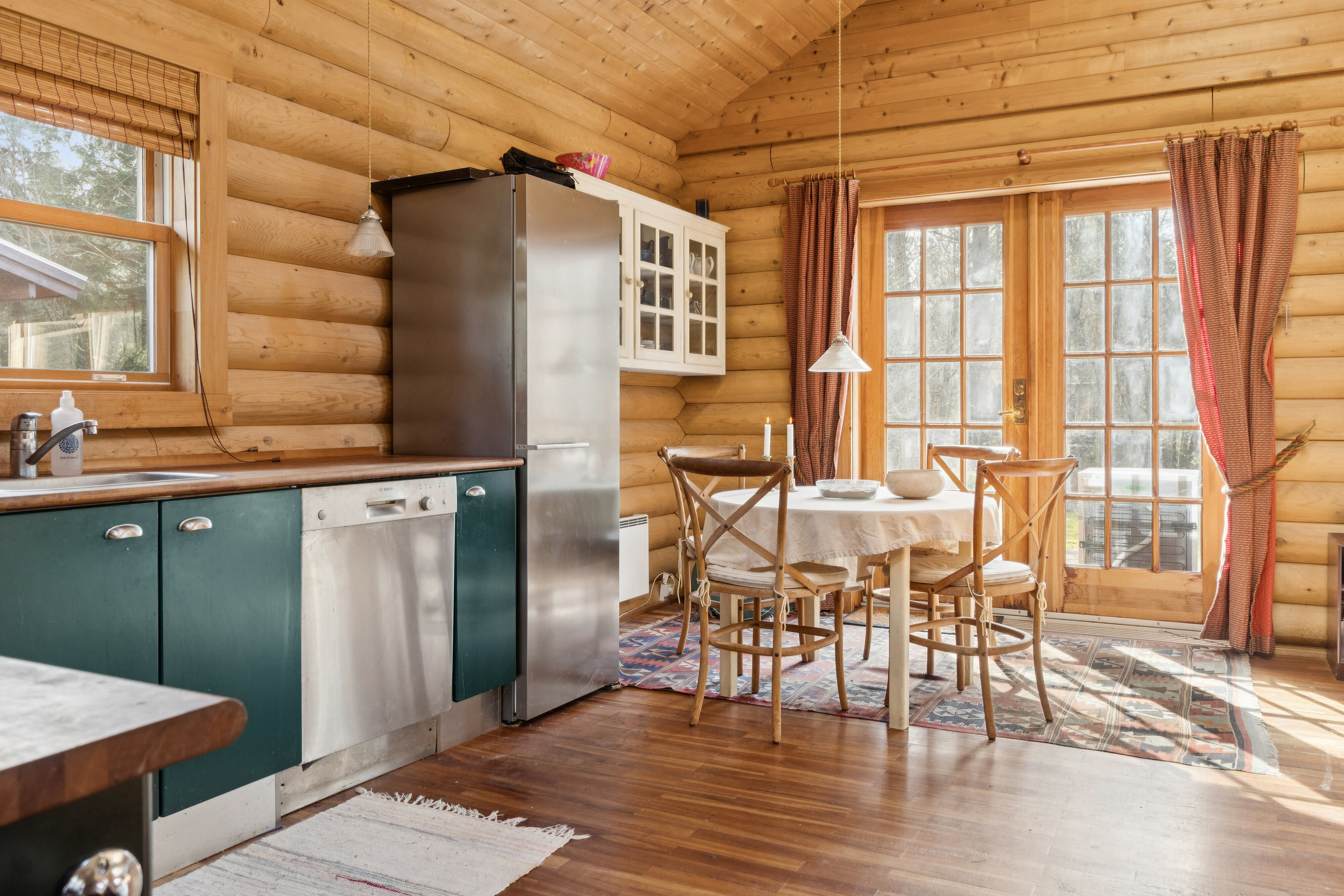 Fremhævet stue billede i fuldskærmstilstand. Billede af Revlingsvinget 10, Tibirke Sand, 3300 Frederiksværk