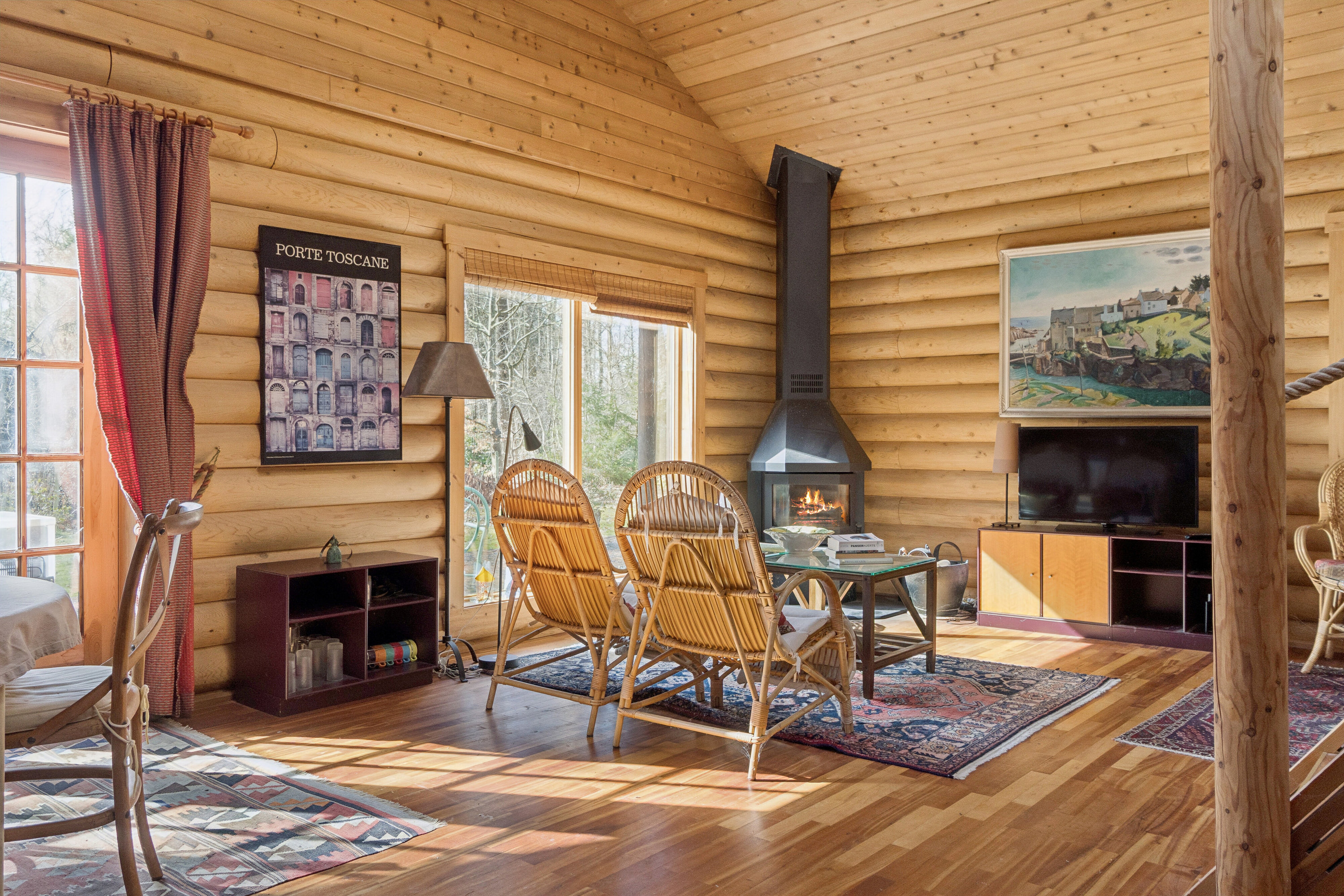 Fremhævet stue billede i fuldskærmstilstand. Billede af Revlingsvinget 10, Tibirke Sand, 3300 Frederiksværk