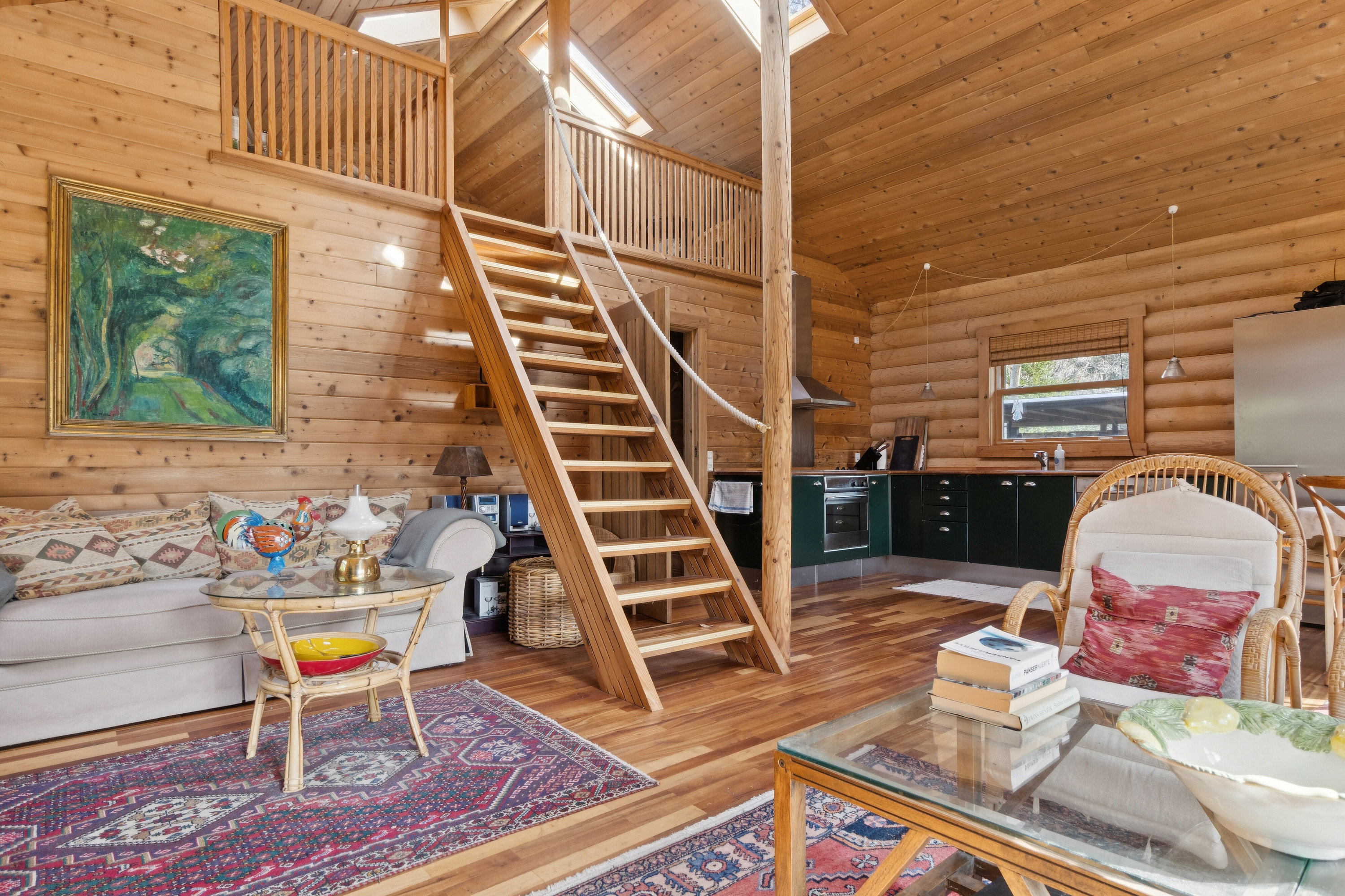 Fremhævet stue billede i fuldskærmstilstand. Billede af Revlingsvinget 10, Tibirke Sand, 3300 Frederiksværk