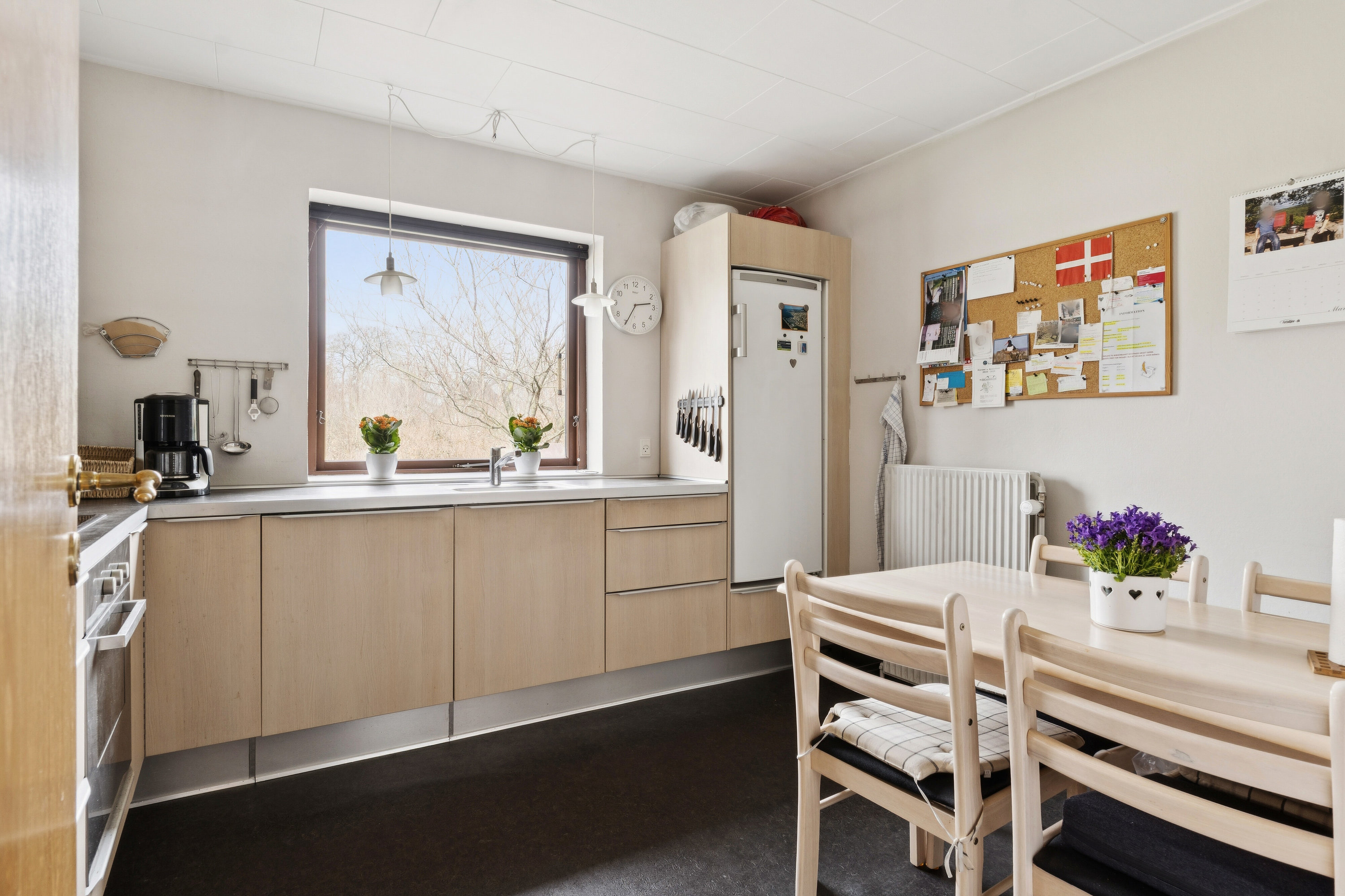 Fremhævet køkken billede i fuldskærmstilstand. Billede af Burrevej 15, St Jyndevad, 6360 Tinglev