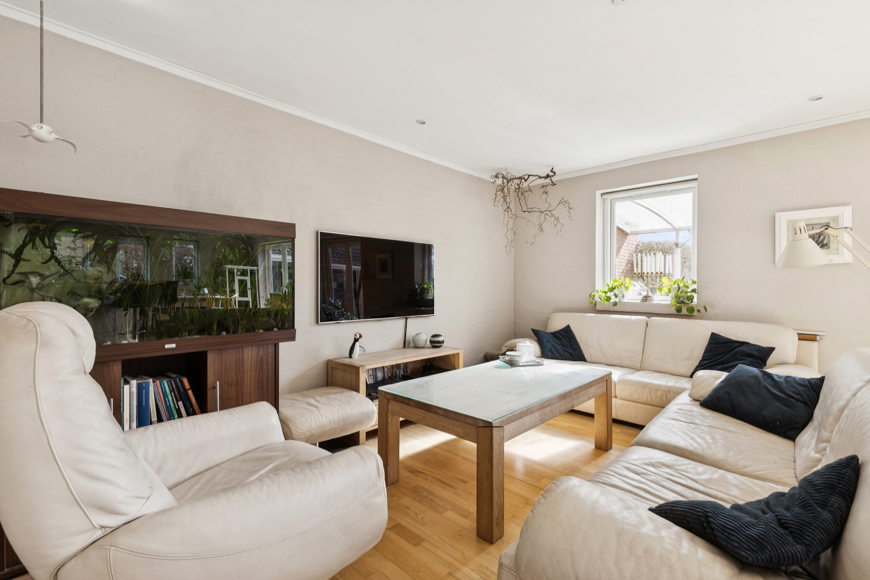 Fremhævet stue billede i fuldskærmstilstand. Billede af Plantevej 49, Appenæs, 4700 Næstved