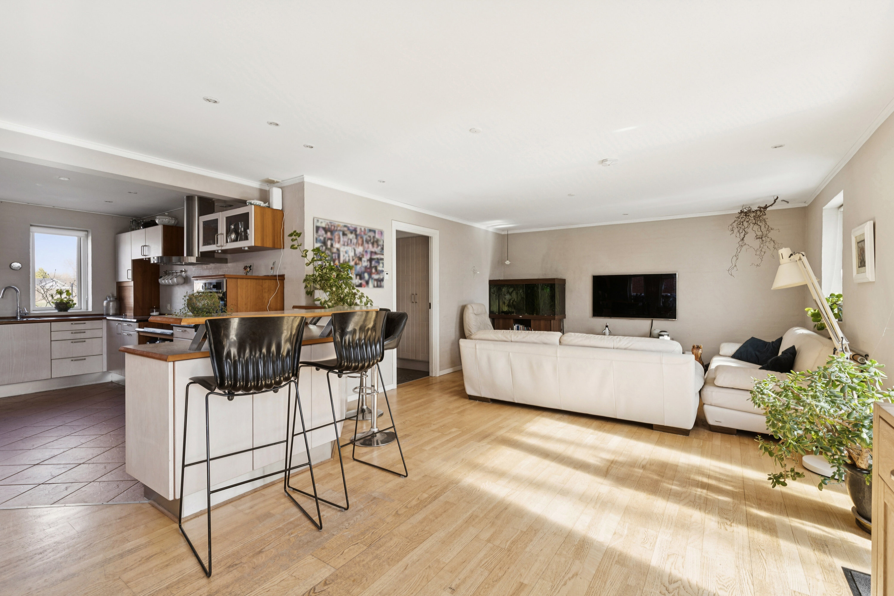 Fremhævet stue billede i fuldskærmstilstand. Billede af Plantevej 49, Appenæs, 4700 Næstved