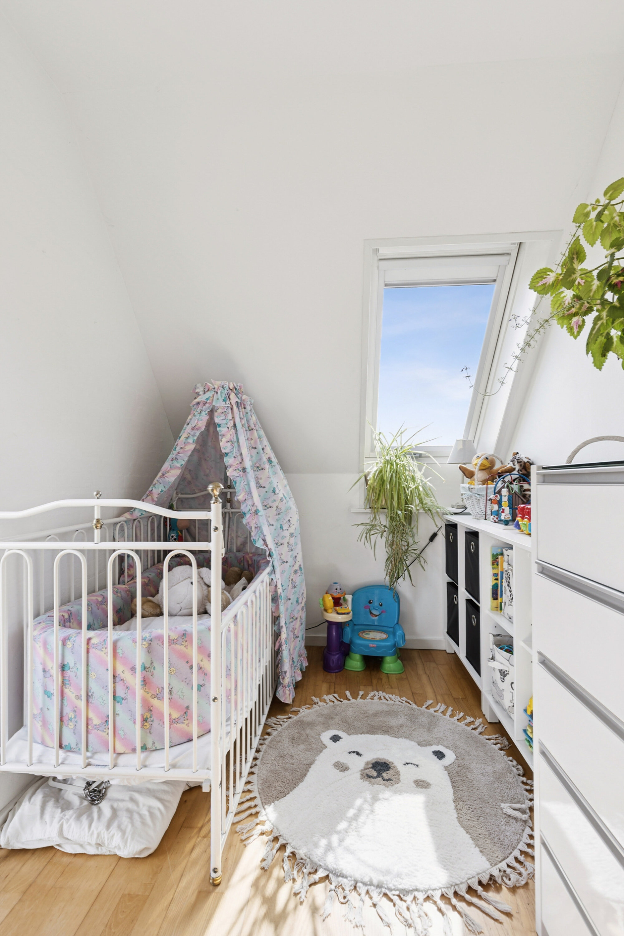 Fremhævet børneværelse billede i fuldskærmstilstand. Billede af Plantevej 49, Appenæs, 4700 Næstved