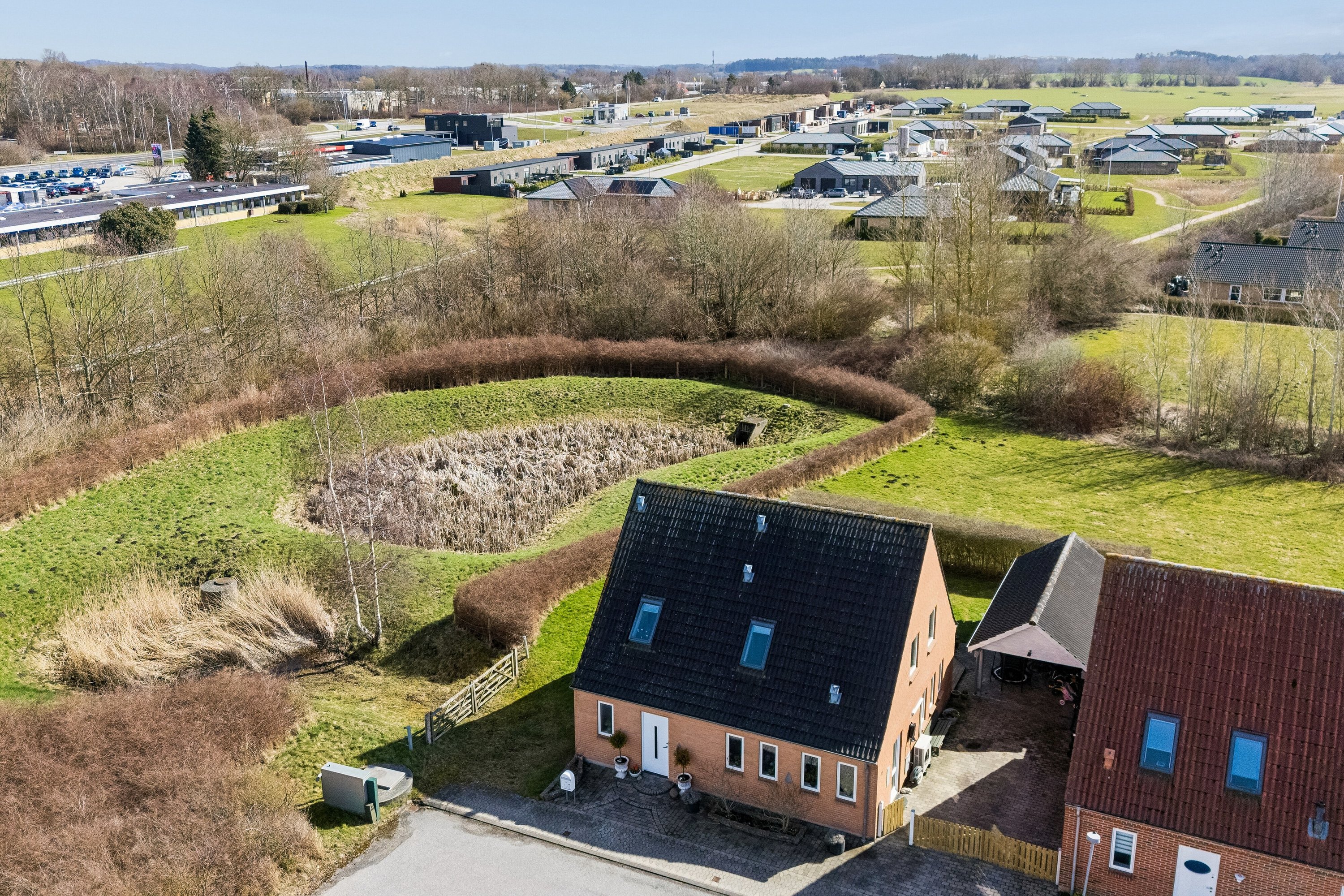 Fremhævet luftfoto billede i fuldskærmstilstand. Billede af Plantevej 49, Appenæs, 4700 Næstved